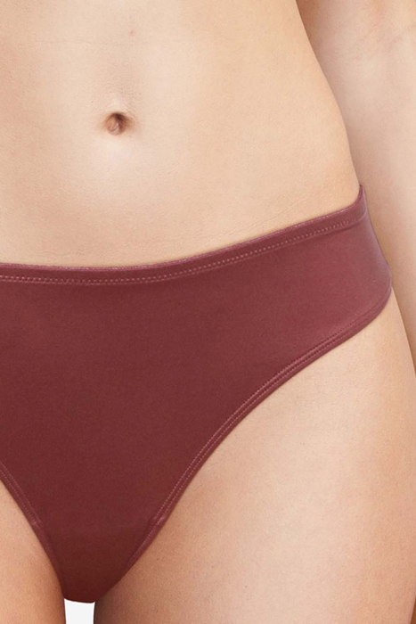 LI ON THONG SUMMER NUDE AMBER 4