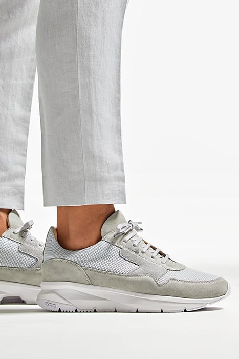 LIGHT GREY RUNNER SNEAKER 2