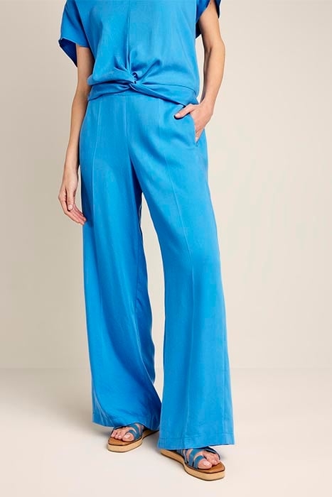 TRIANGLE STRAPS LEATHER SANDAL AZURE 3