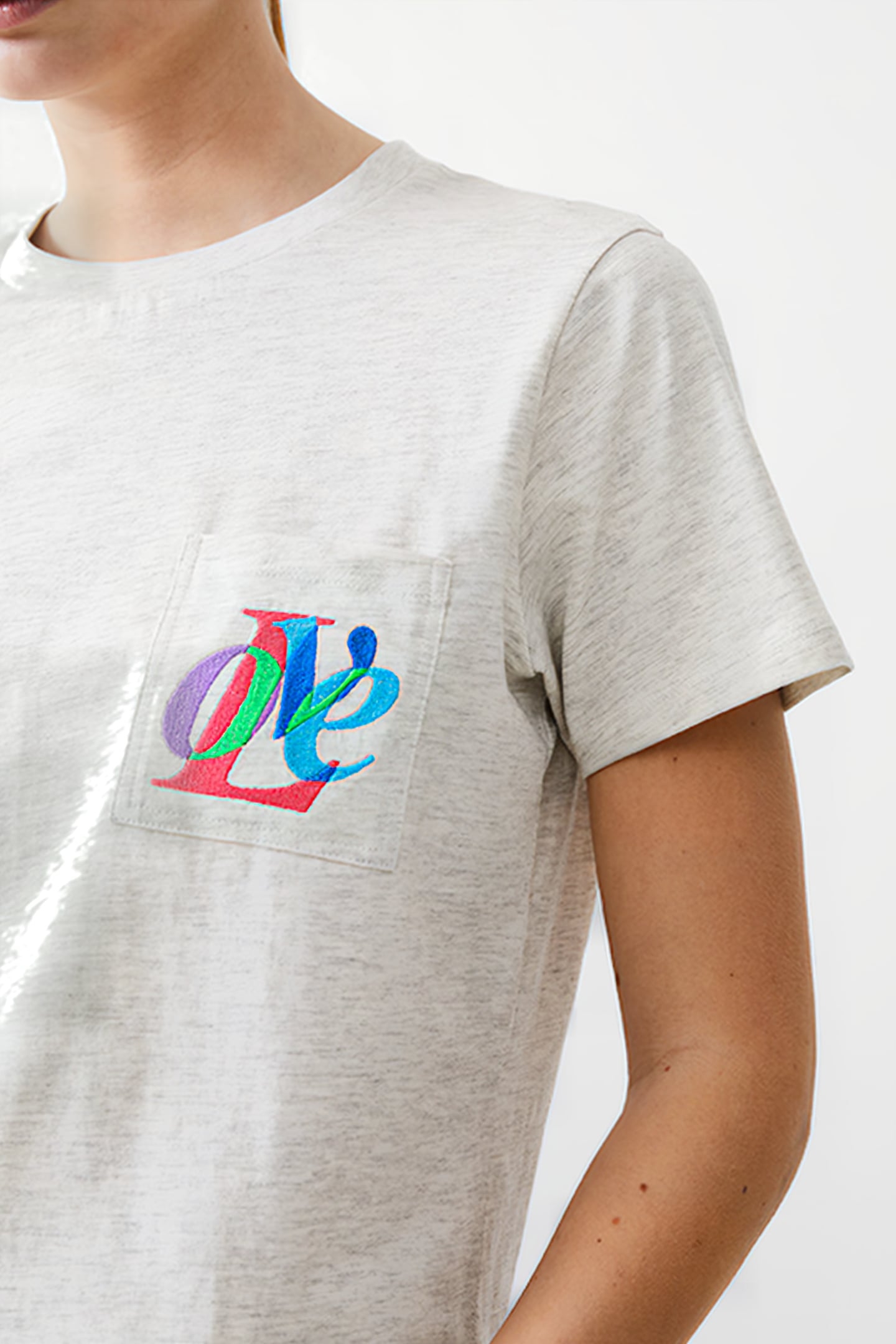 LOVE EMB POCKET TEE PALE GREY MEL 4