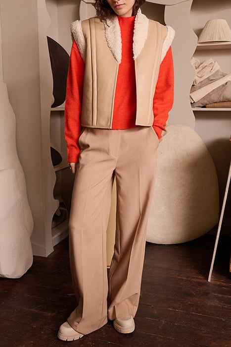 UNNI LAMMY VEST SANDALWOOD 2