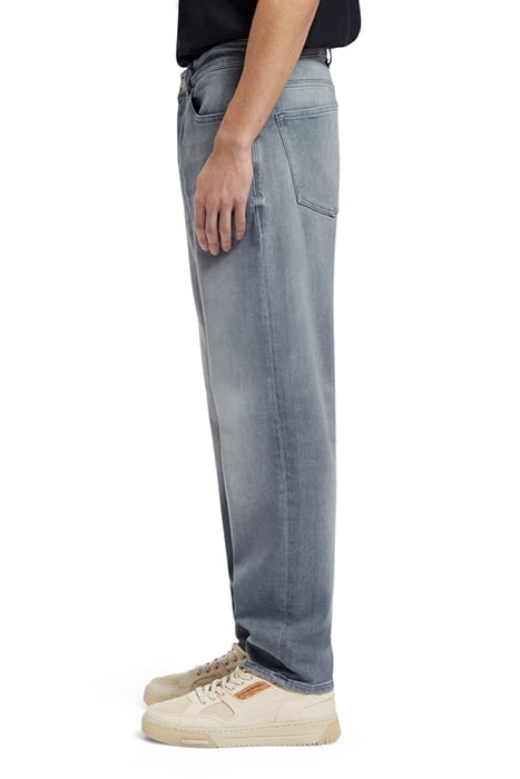 THE DROP REGULAR TAPER JEANS ON BOARD 6