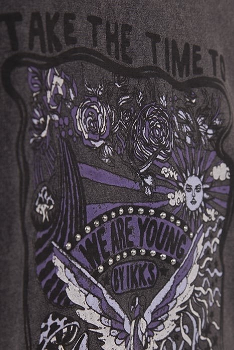 GIRLS’ GREY STUDDED ROCK IMAGE T-SHIRT BLACK USED 6