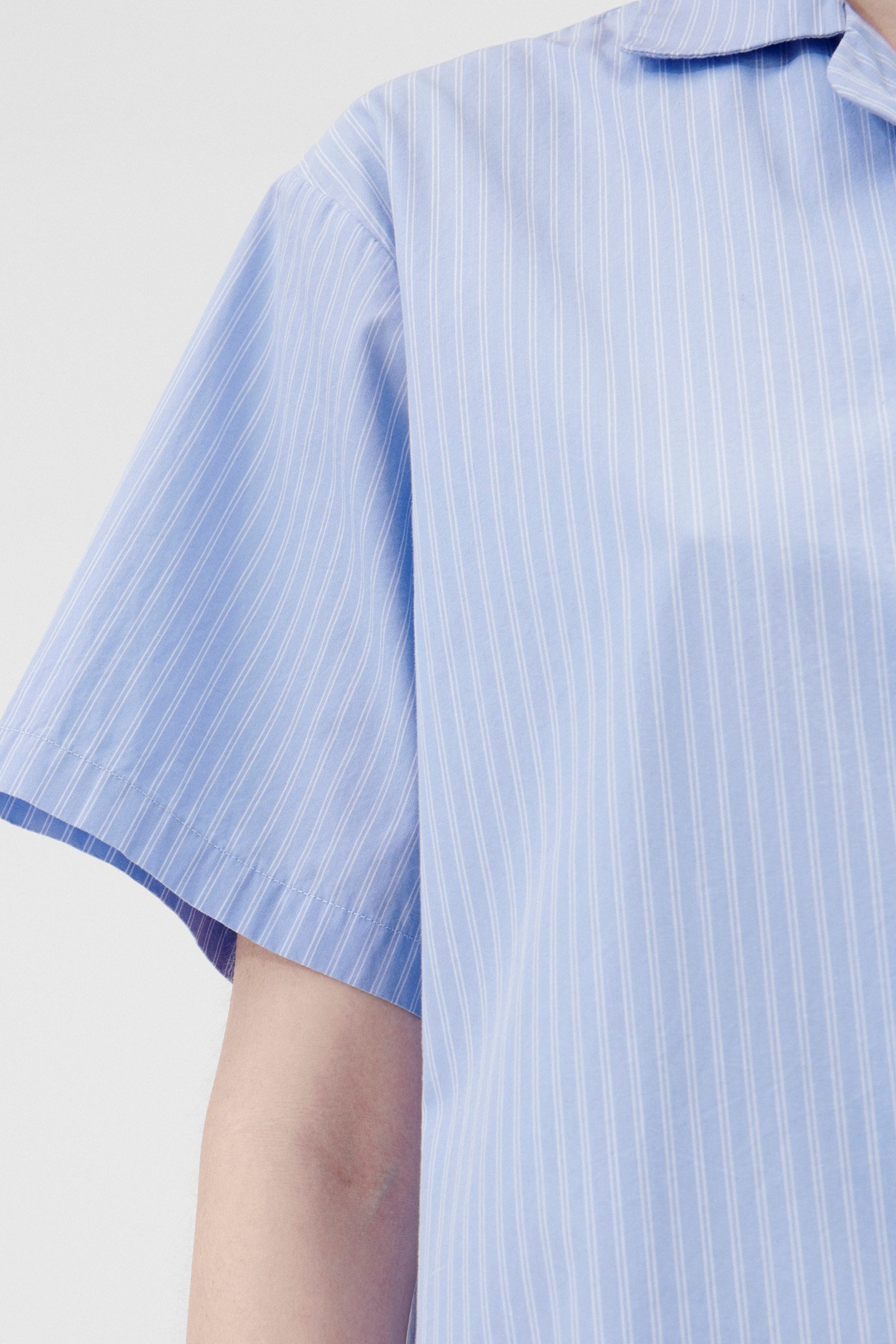 UNISEX POPLIN, SHORT SLEEVE SHIRT PIN STRIPES 2