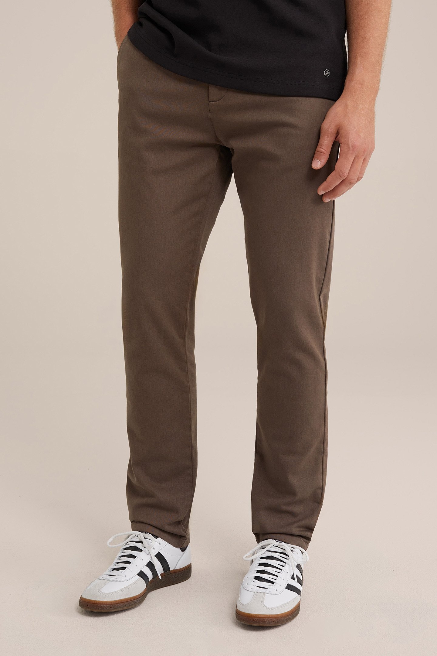 CHINO TAUPE 1