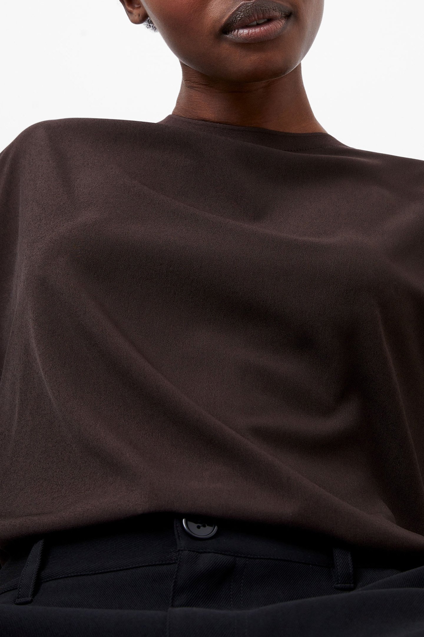 CREPE LIGHT CREW NECK TOP CHOCOLATE GANACHE 5