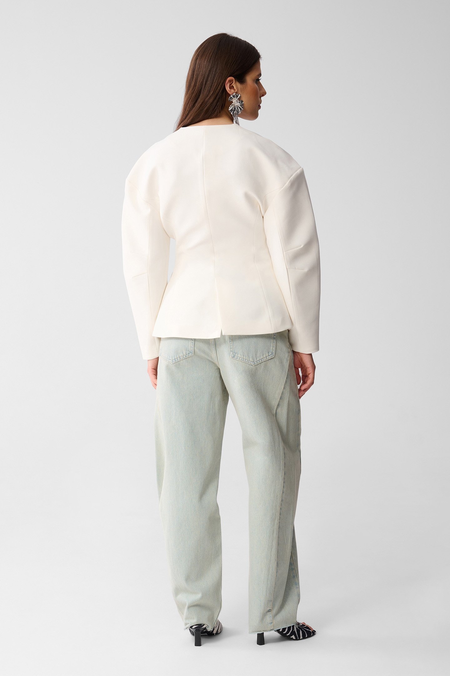 LA-SBHOURGLASS EGG JACKET OFFWHITE 2