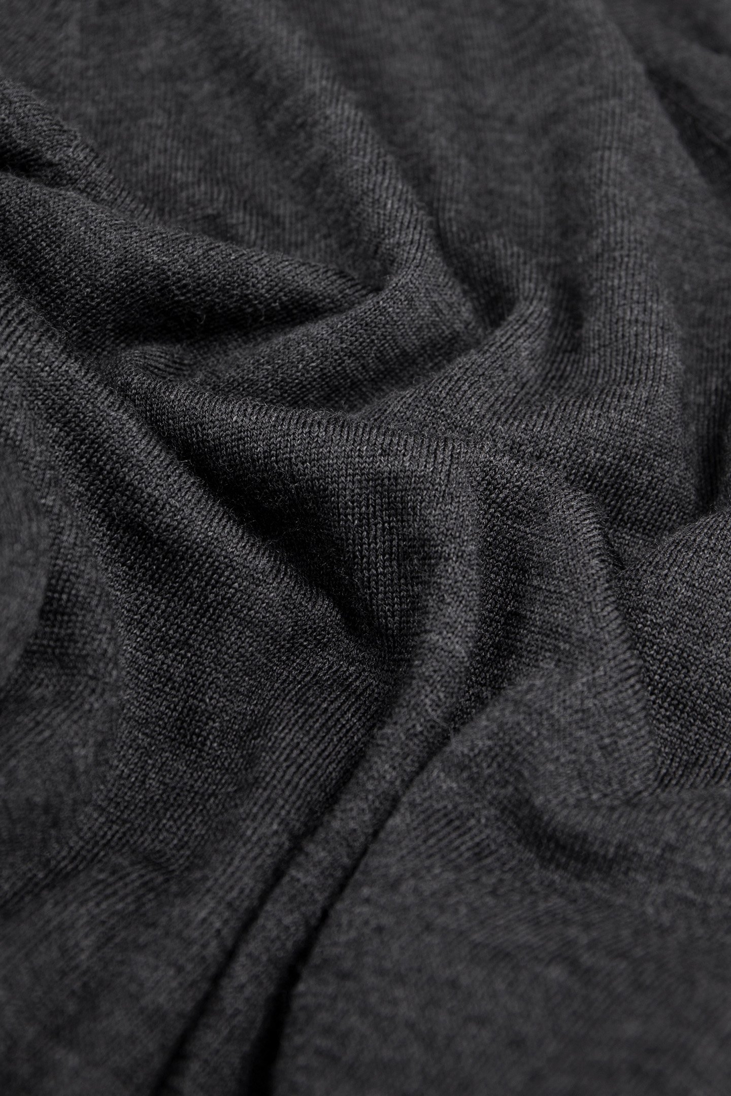 ANTHRACITE V-NECK KNIT SWEATER 5