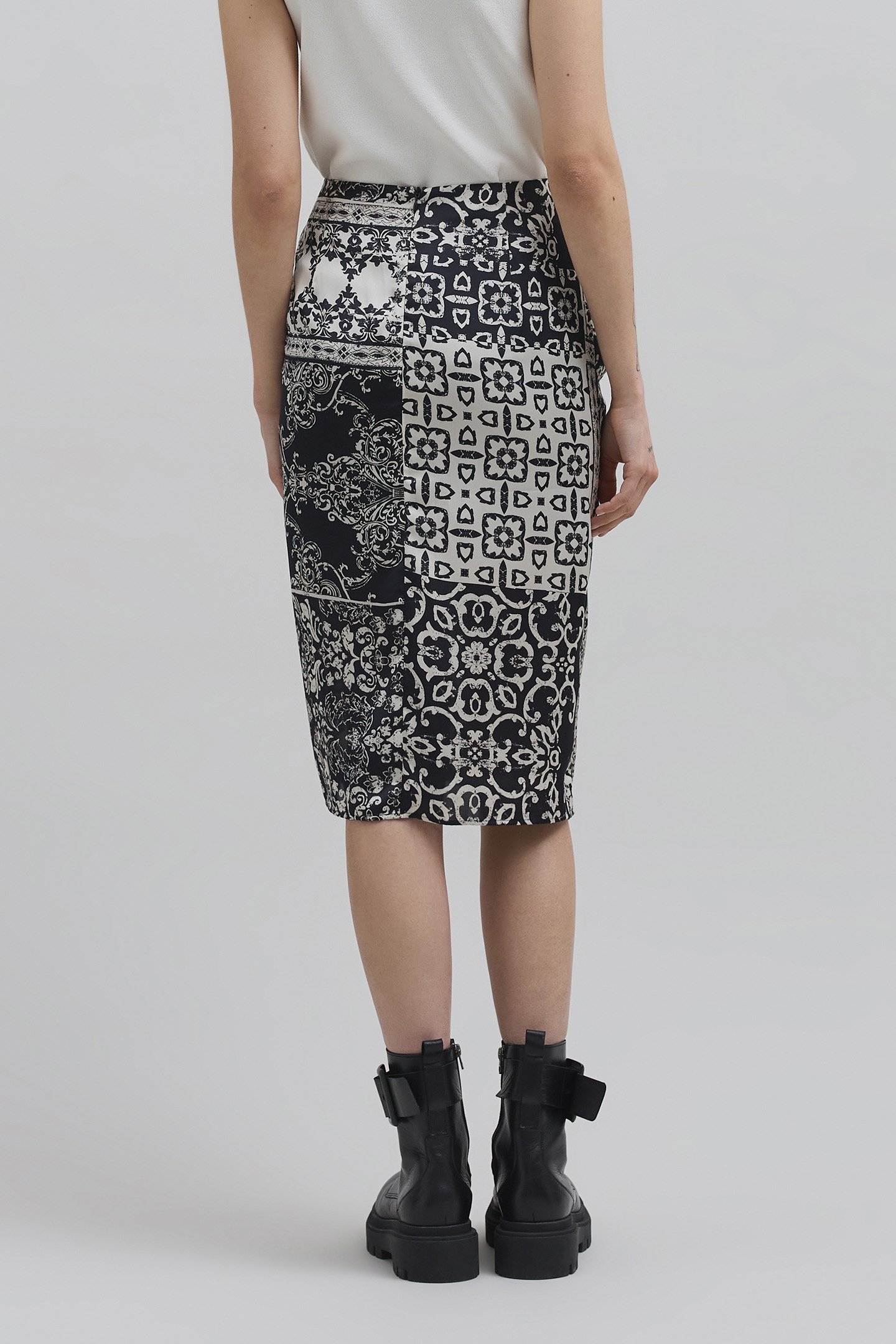 BLACK GATHERED SKIRT PATCHWORK PRINT SCARF WOMAN 2