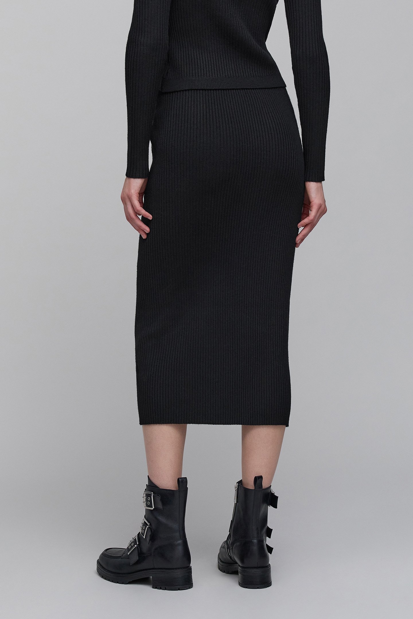 BLACK RIB-KNIT TUBE SKIRT 2
