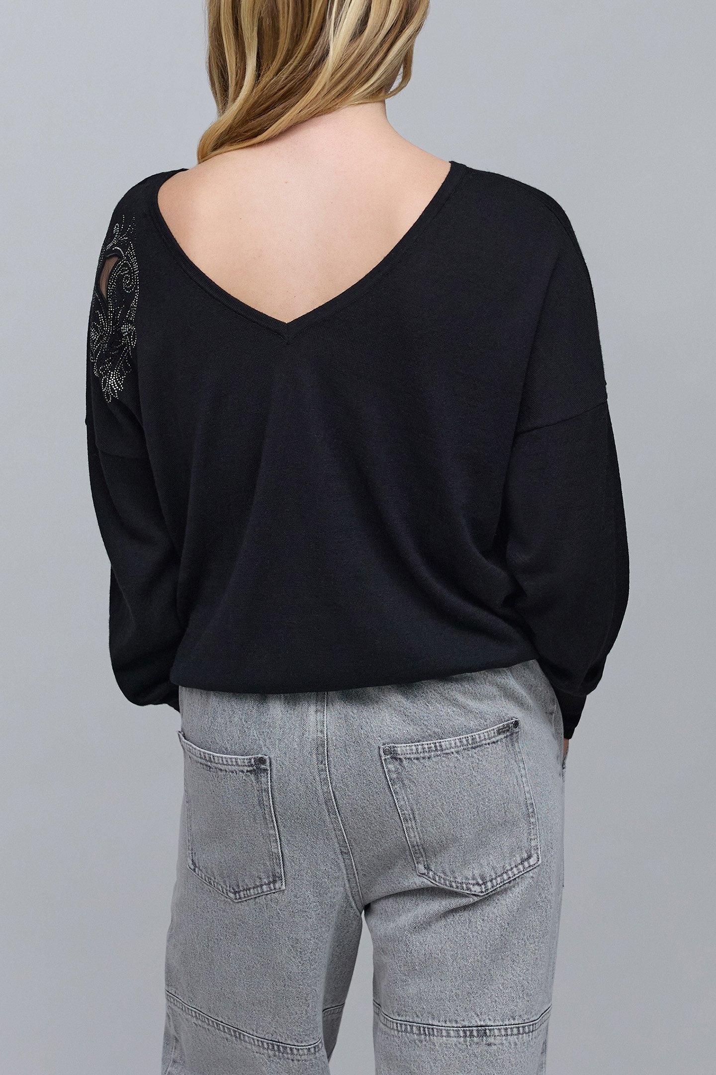 BLACK FRONT/BACK KNIT SWEATER WITH FLOWERS 2