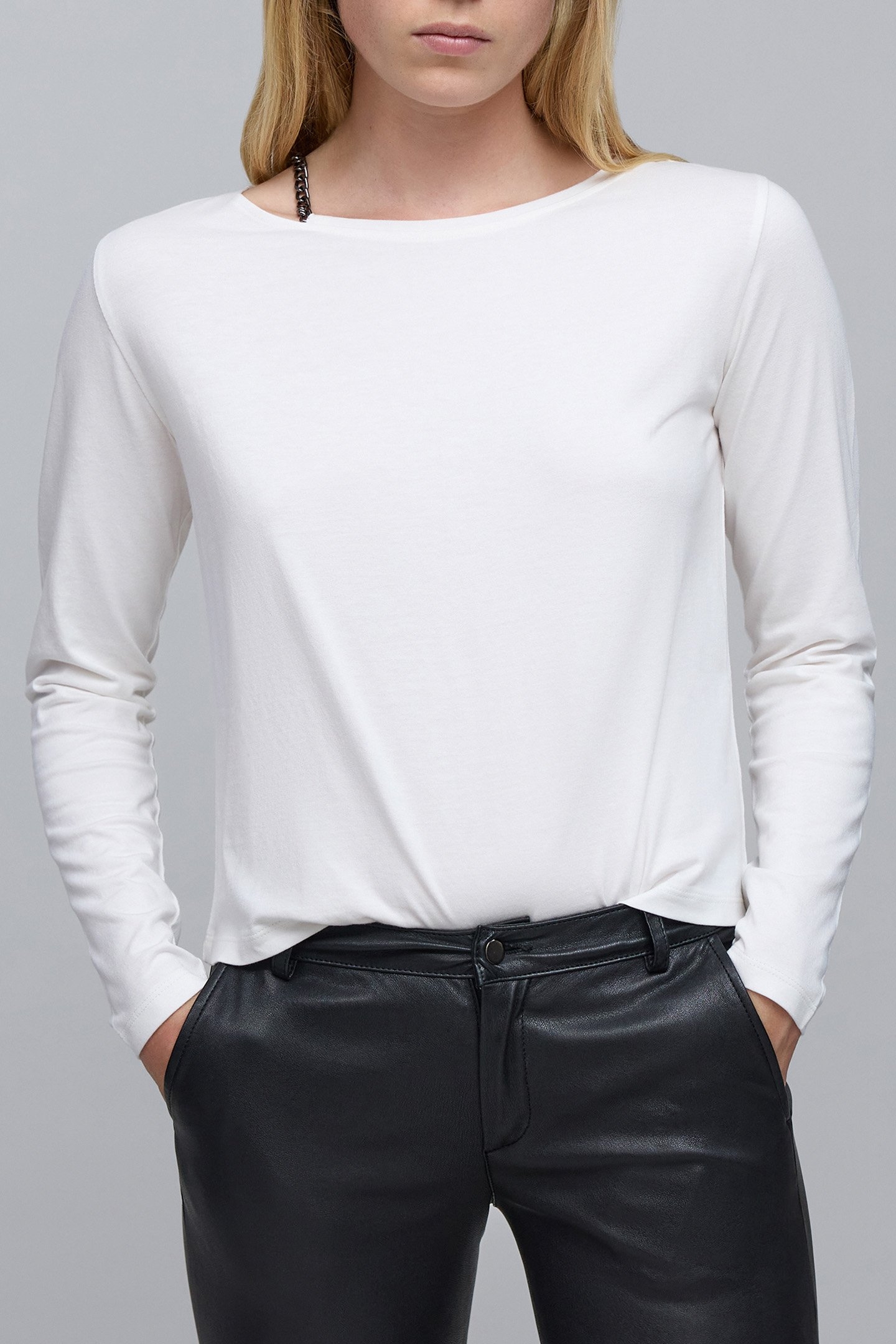 OFF-WHITE CHAIN NECK T-SHIRT 5