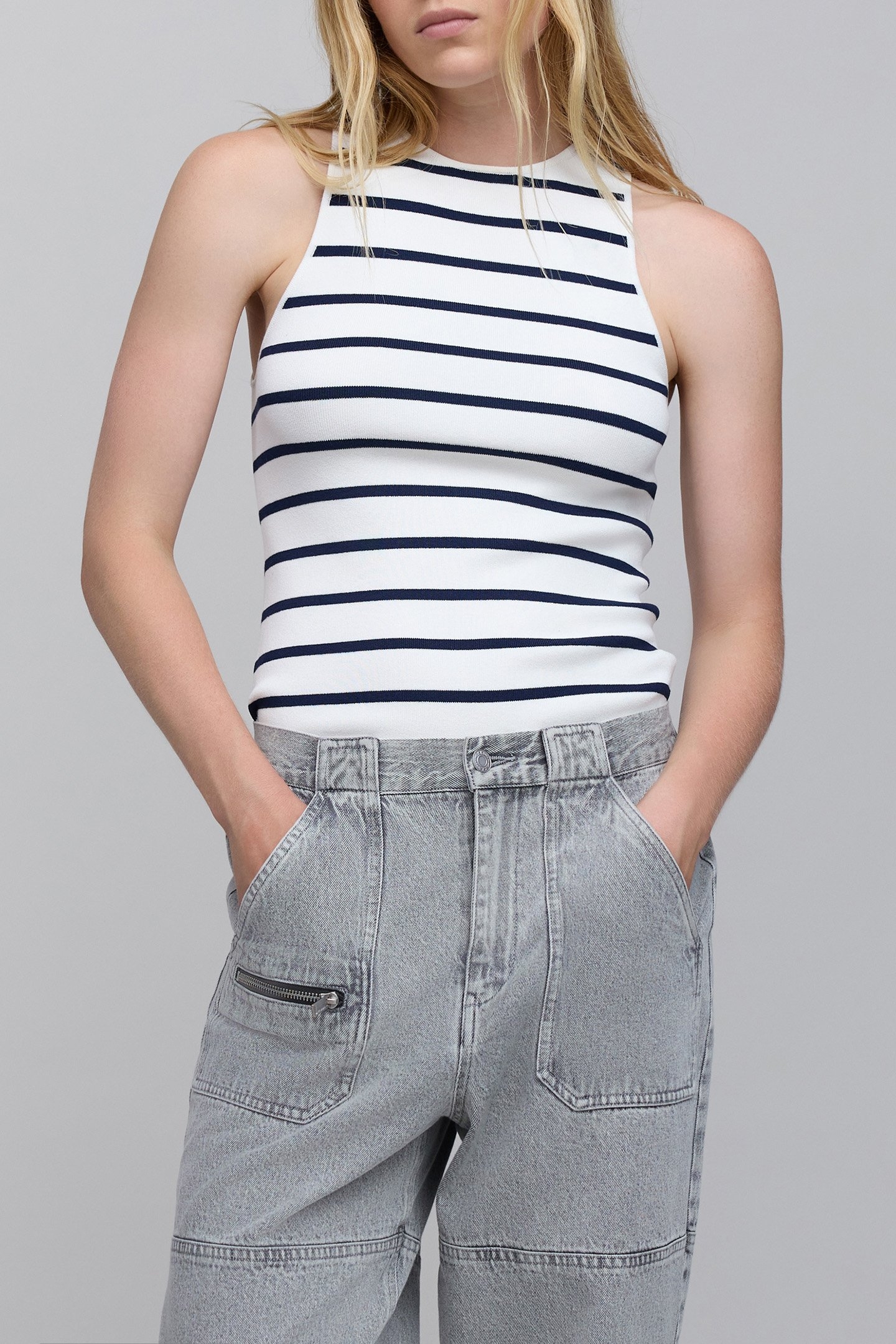 SLEEVELESS T-SHIRT FOR WOMEN 1