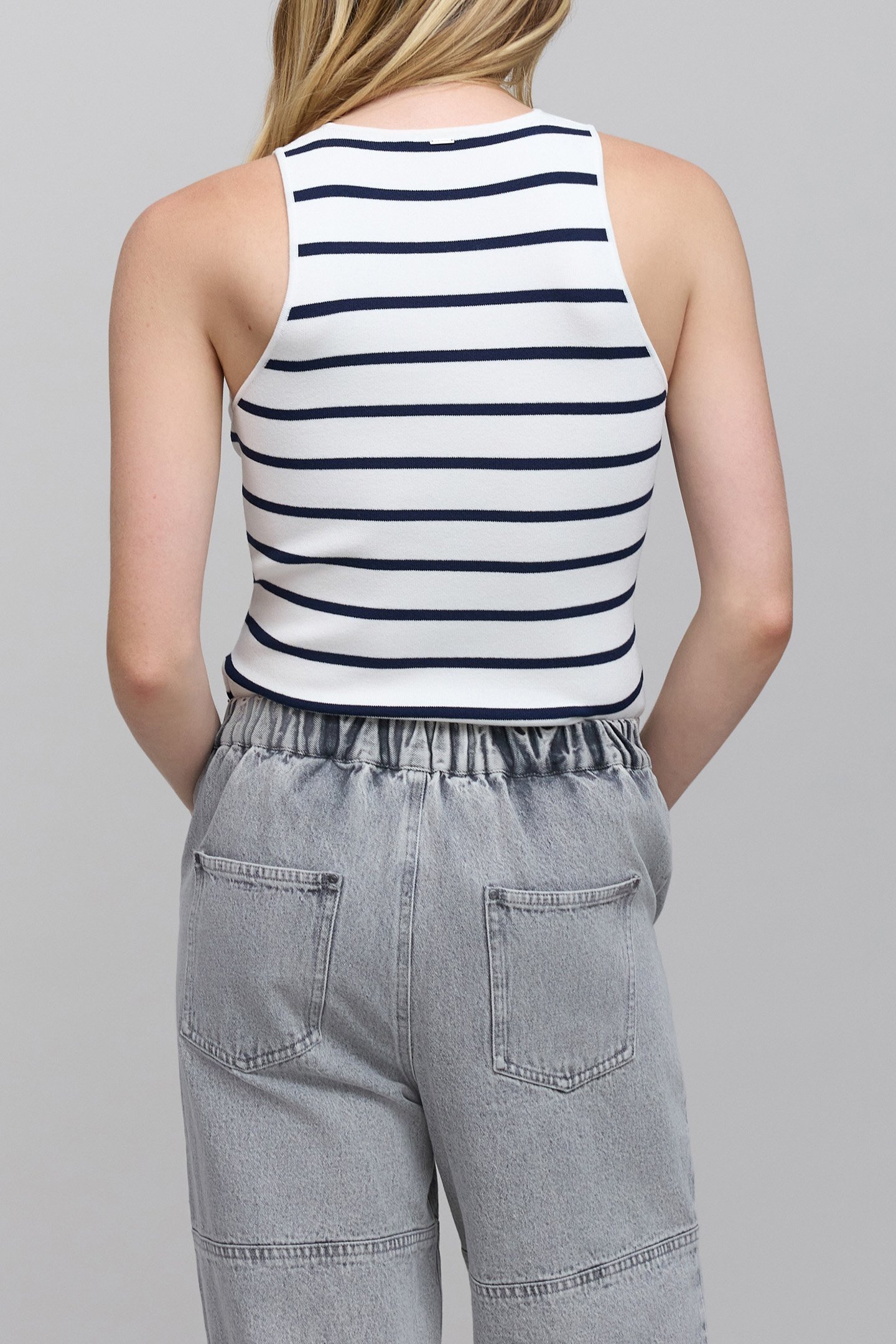 SLEEVELESS T-SHIRT FOR WOMEN 2