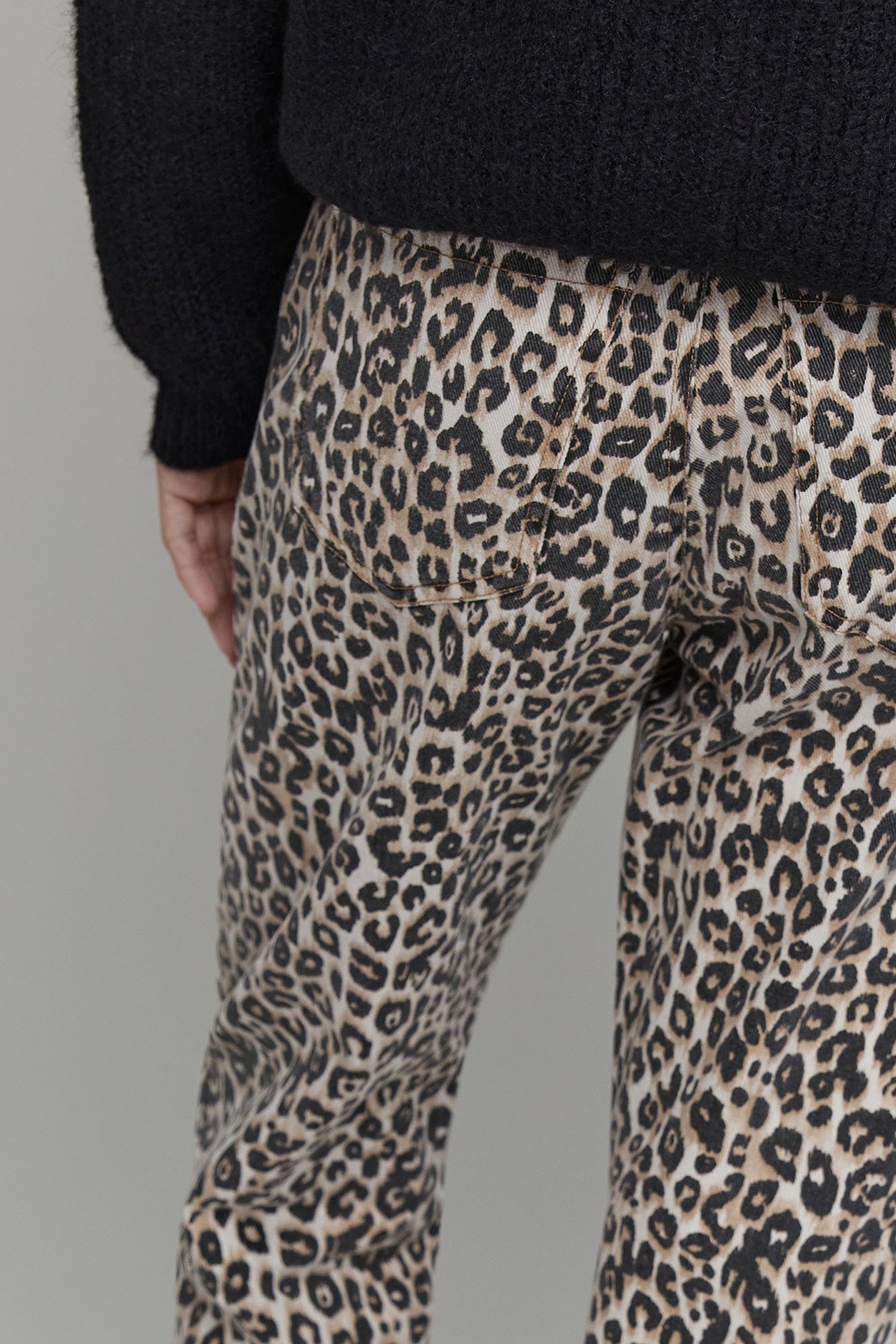 BLACK LEOPARD PRINT STRAIGHT BEIGE JEANS 4