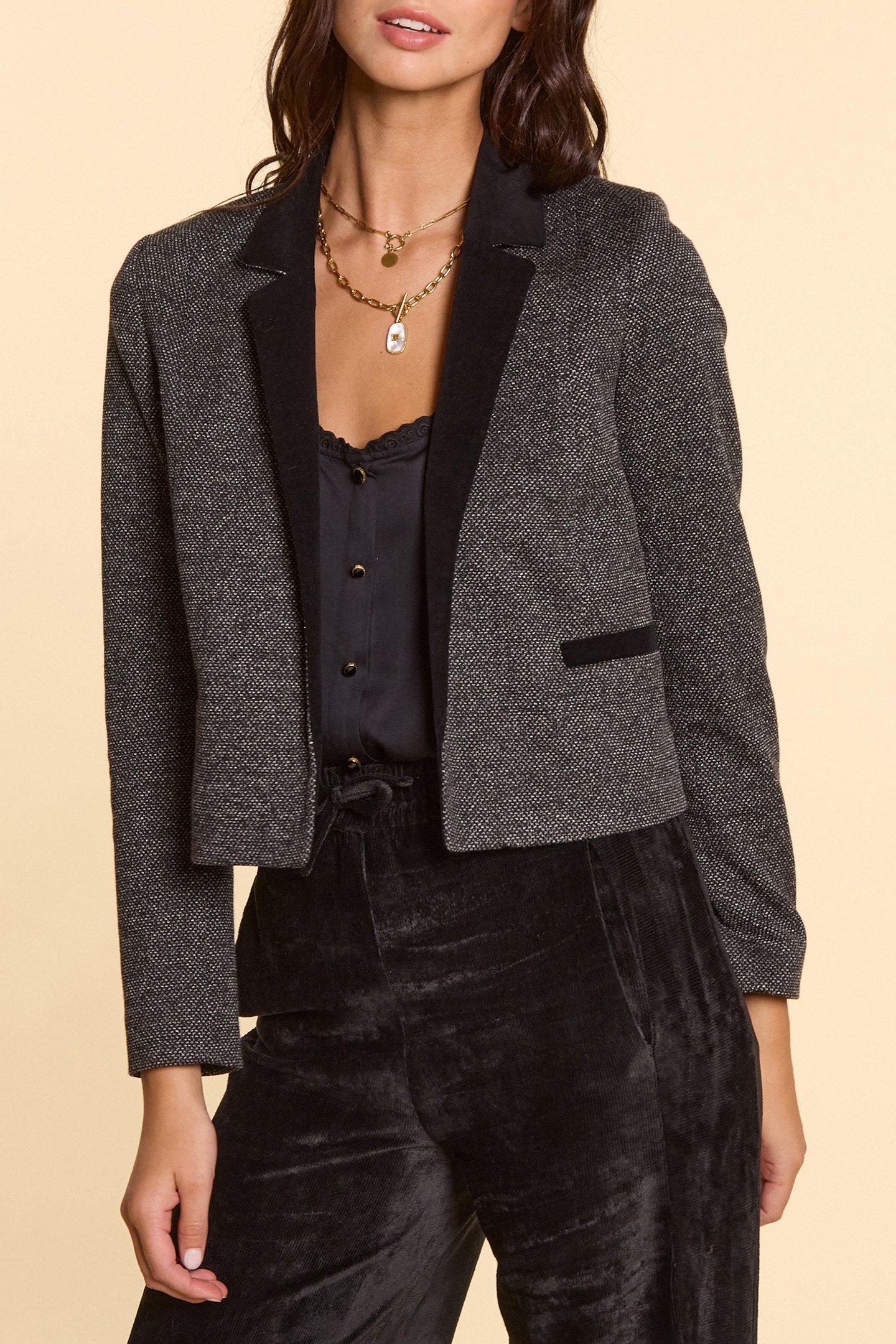 BLACK SEMI-PLAIN KNIT SHORT JACKET 5