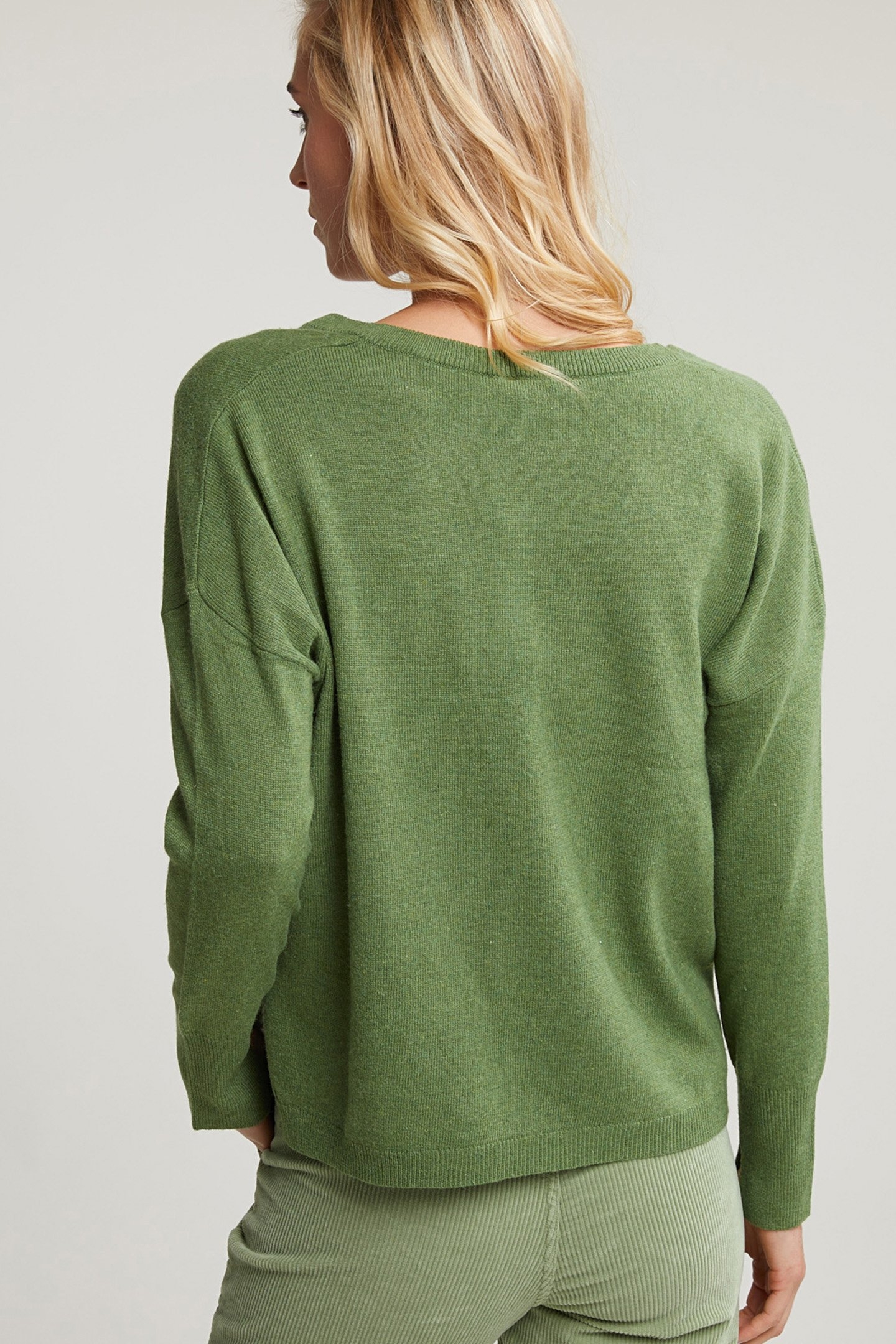 KHAKI BASIC V-NECK SWEATER LONG SLEEVES 2