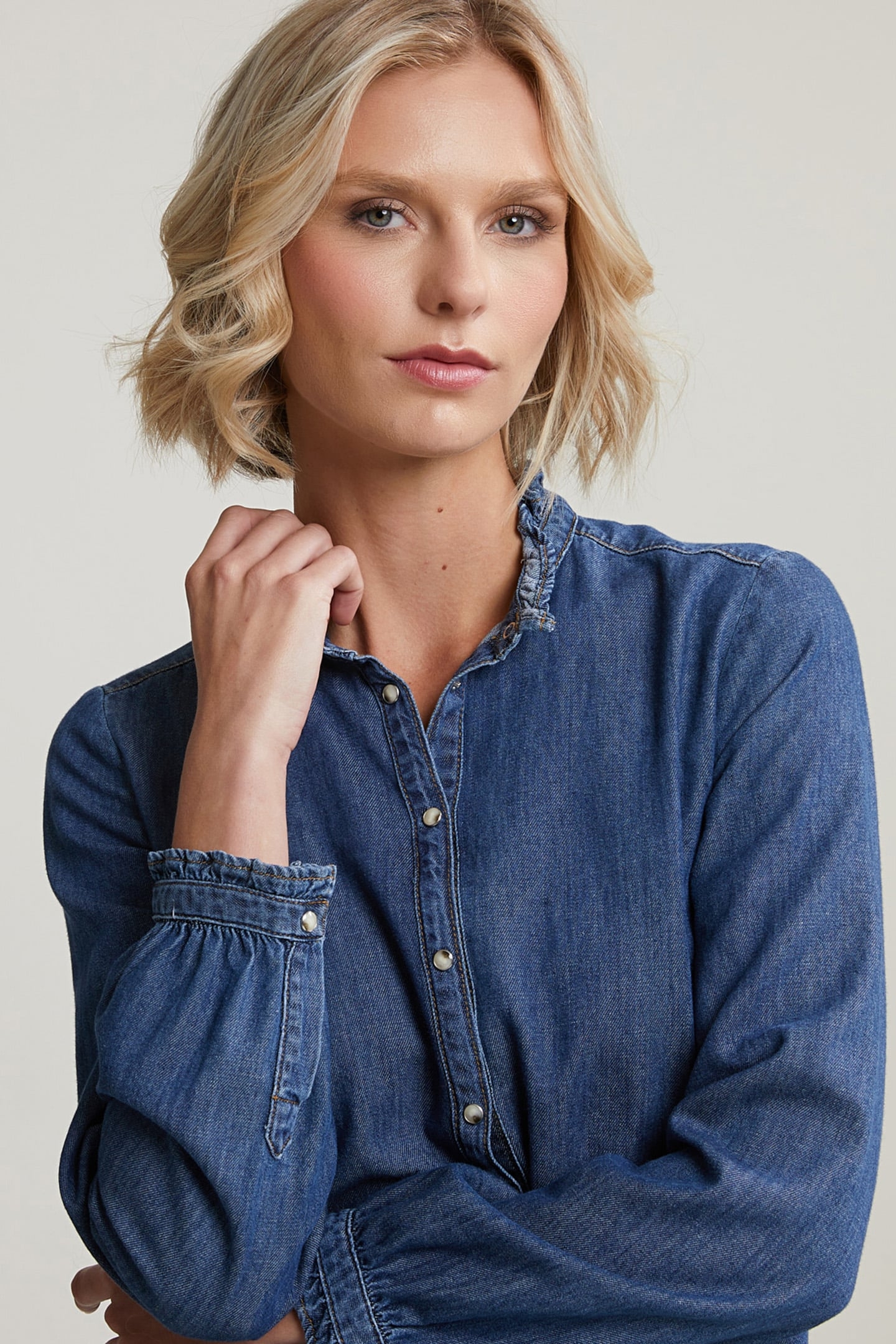 BLUE JEANS BLOUSE RUFFLE COLLAR 4