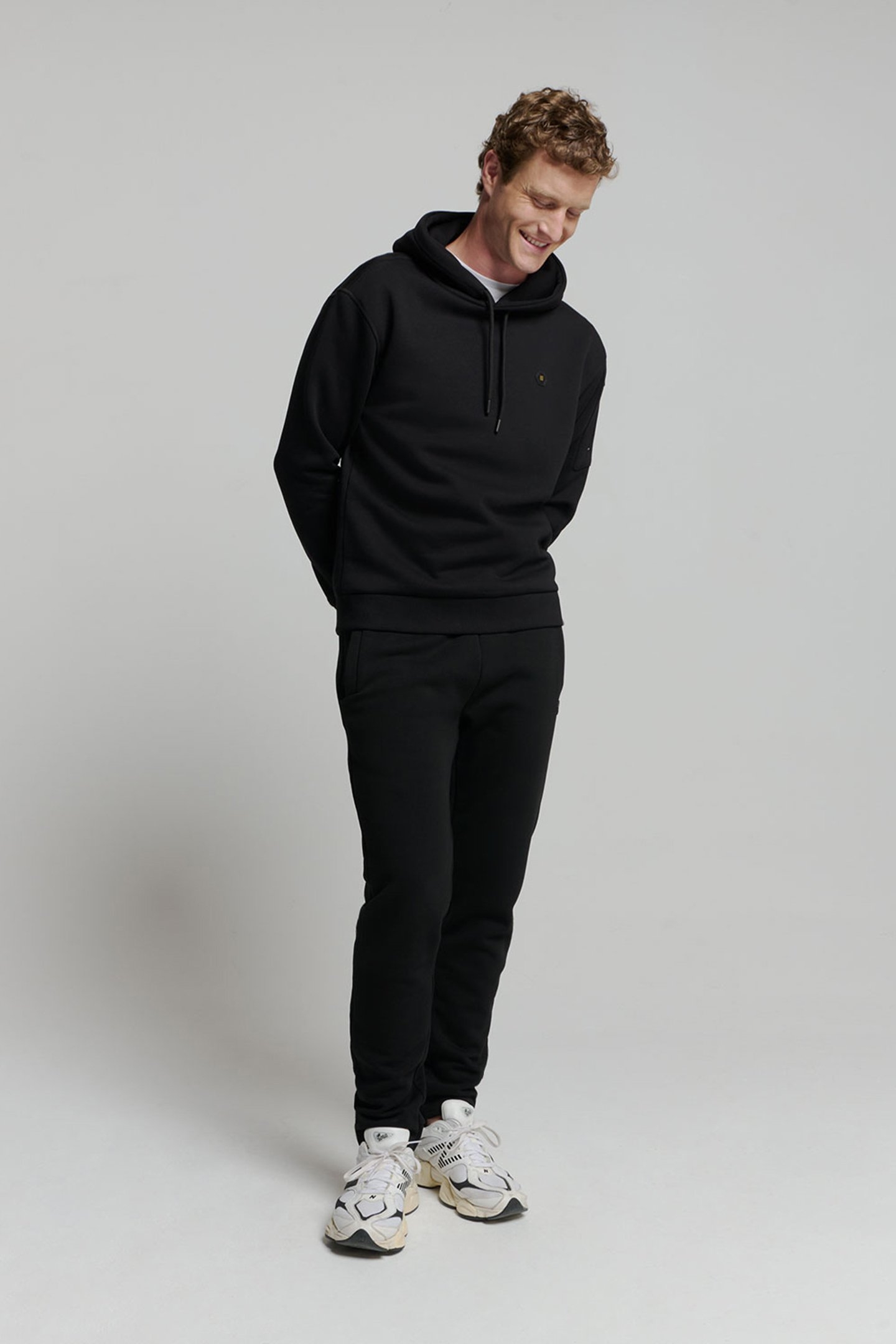 SWEATER HOODED BLACK 3