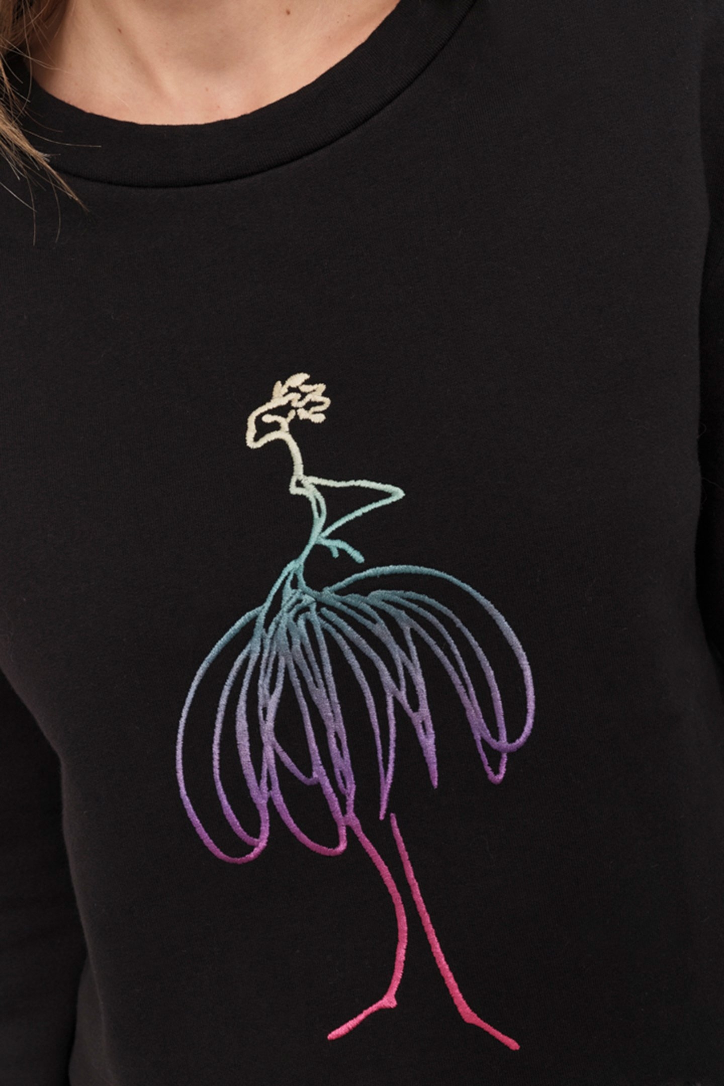 MAMOUR - BLACK FLEECE SWEATSHIRT WITH EMBROIDERED DANCER DES 4