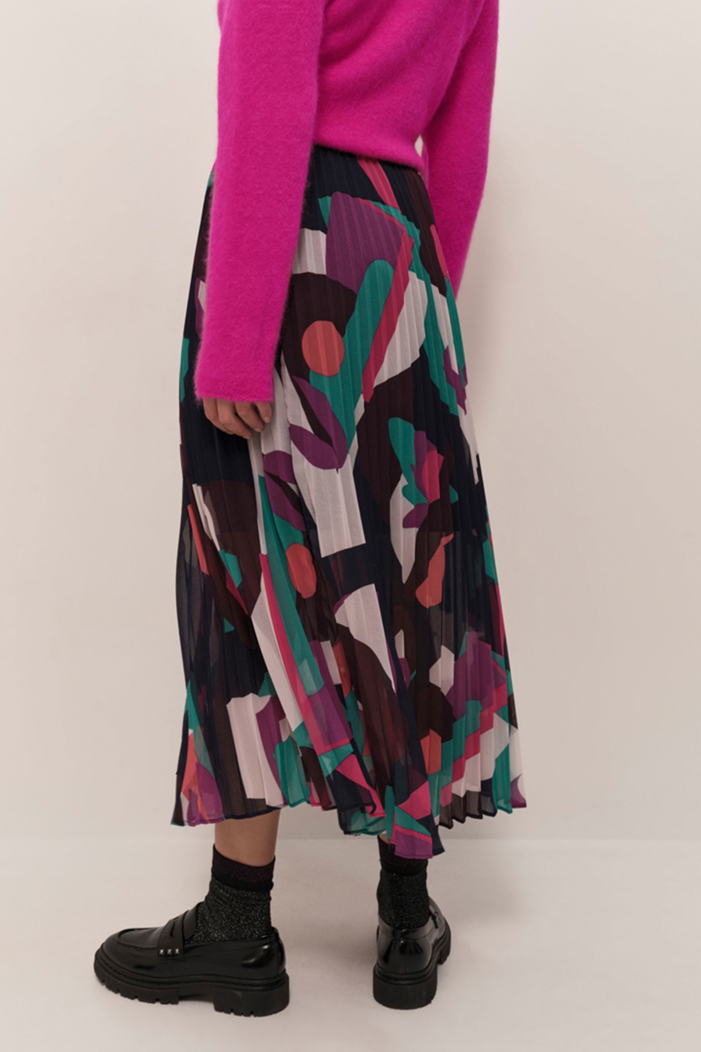 JUNIE - LONG NAVY SKIRT WITH ABSTRACT PRINT 2