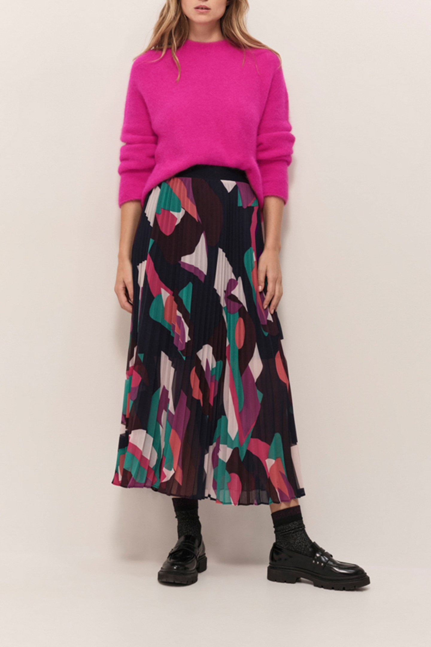 JUNIE - LONG NAVY SKIRT WITH ABSTRACT PRINT 3