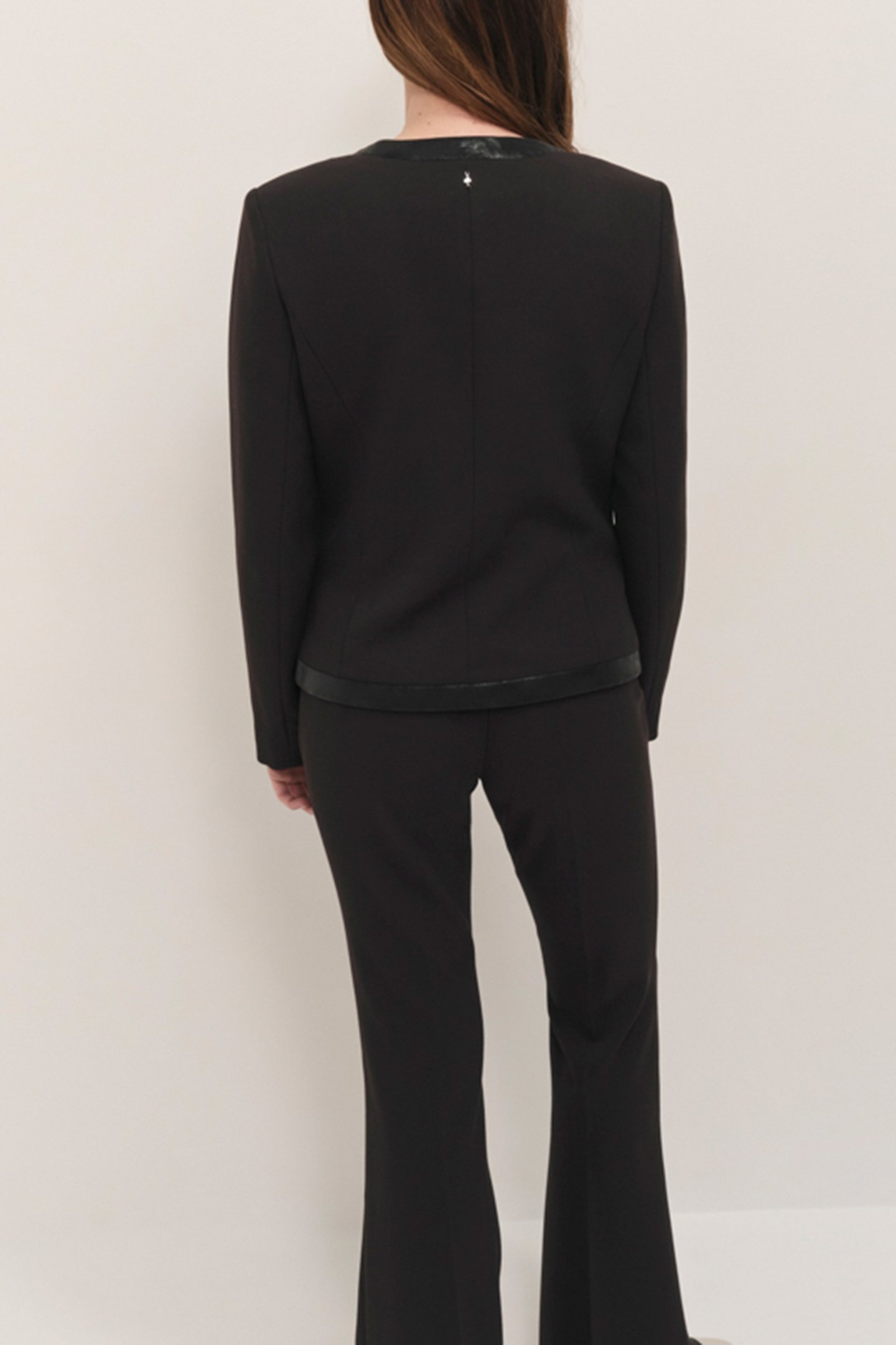 VADI - SHORT BLACK SUIT JACKET WITH CONTRASTING COLLAR 2