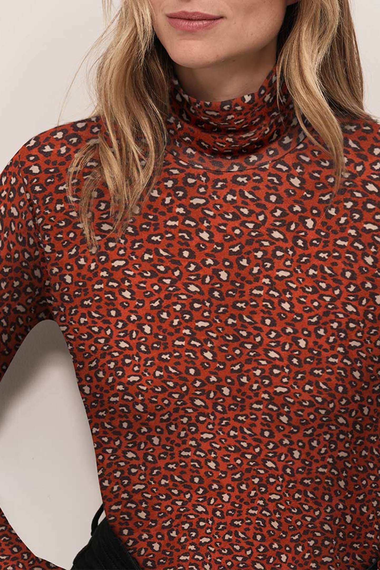 MADLY - RED TURTLENECK T-SHIRT WITH SAFARI PRINT 6