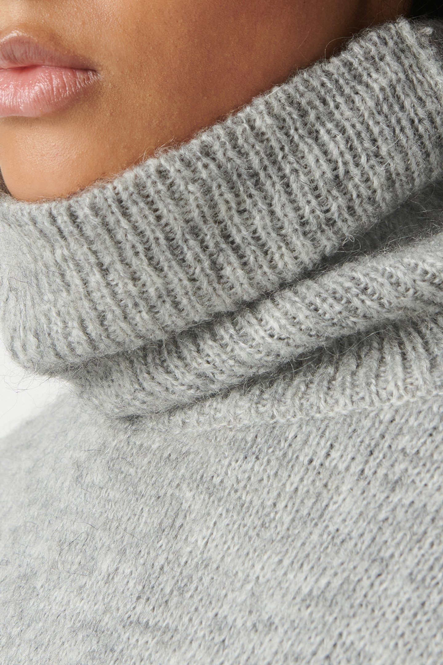 GREY TURTLENECK KNIT SWEATER WITH LUREX RIBBING 6