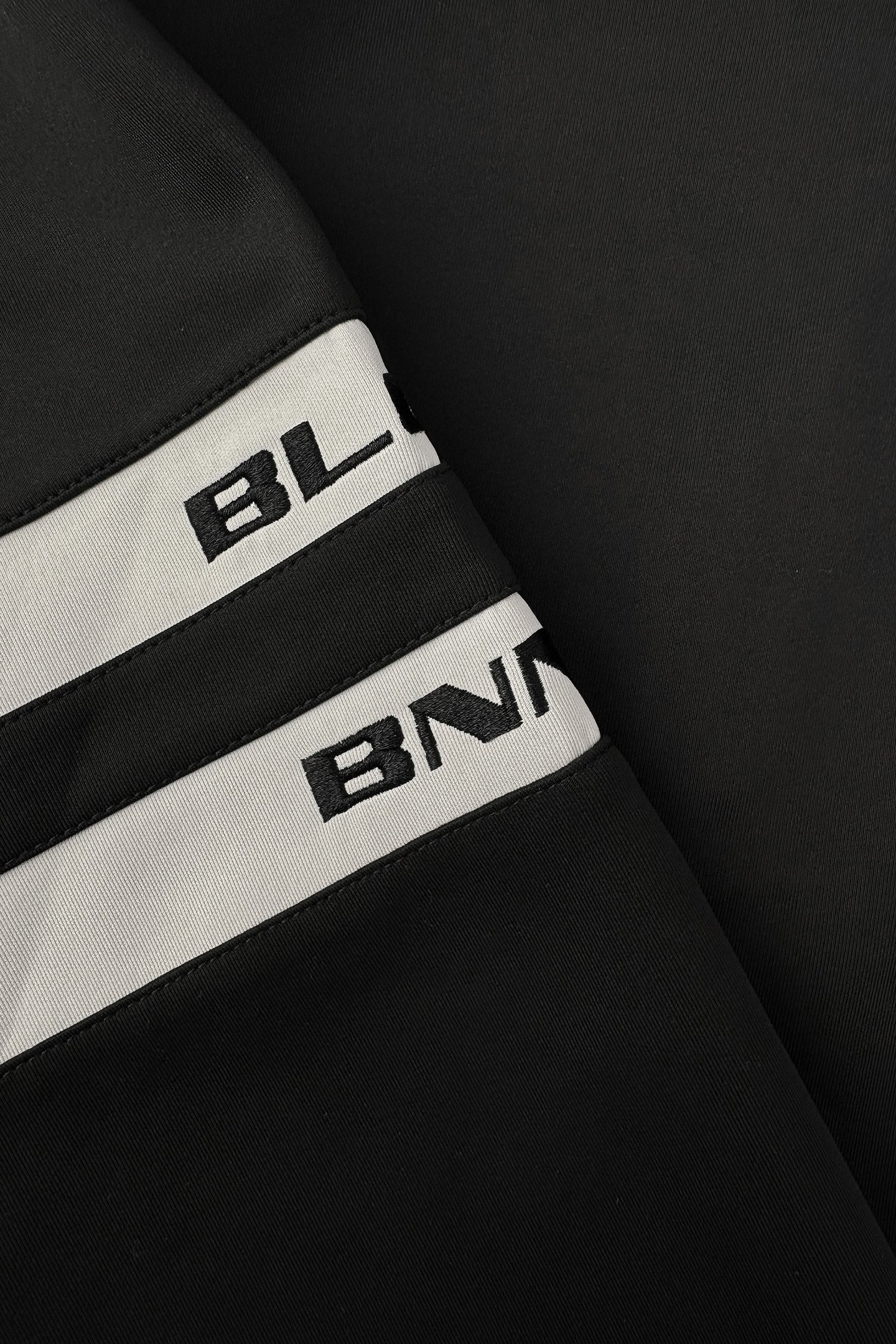 CHARGE TRACKPANTS BLACK 6