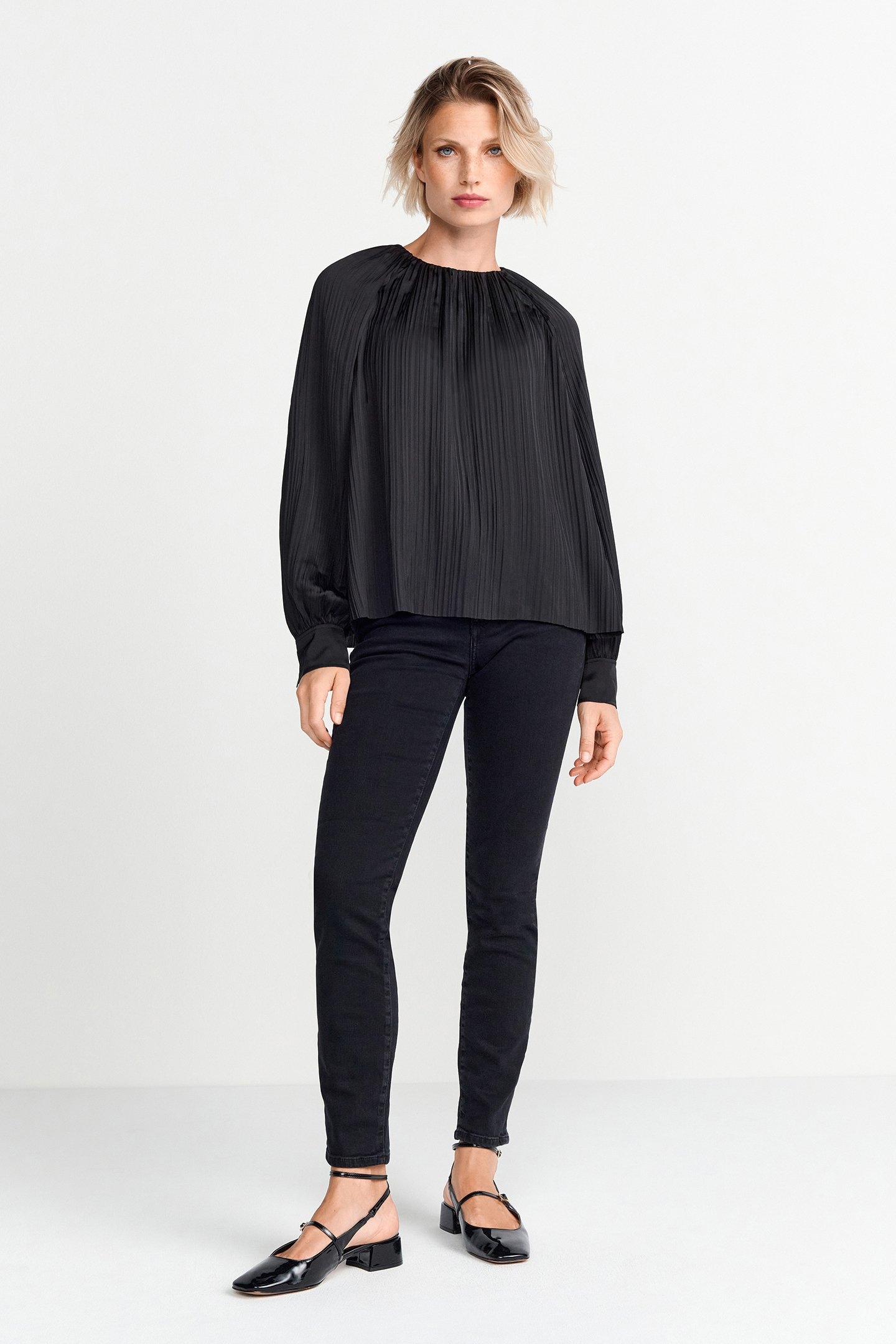 PLISSEE BLOUSE BLACK 2