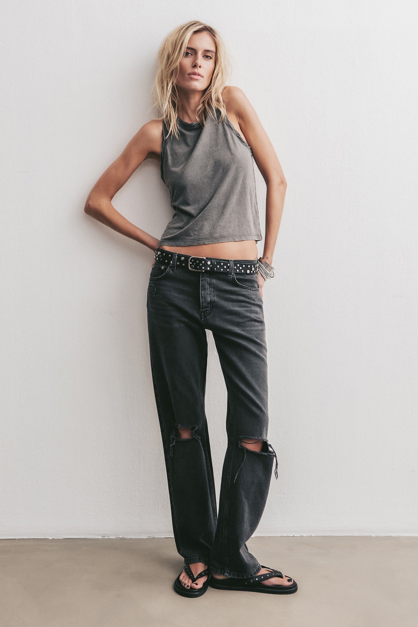 THE BLACK RIPPED RELAXED JEANS 1