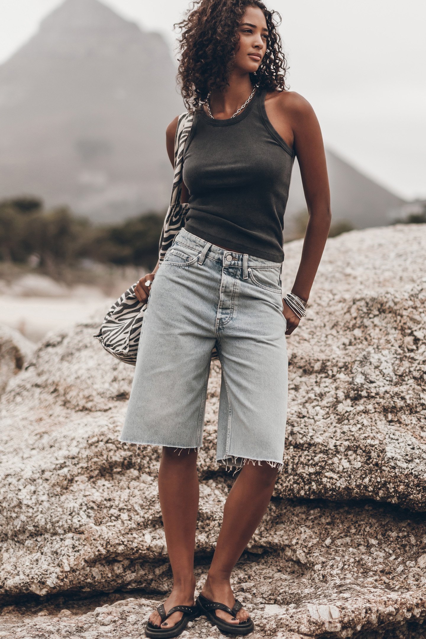 THE BLUE DENIM BERMUDA SHORT 3