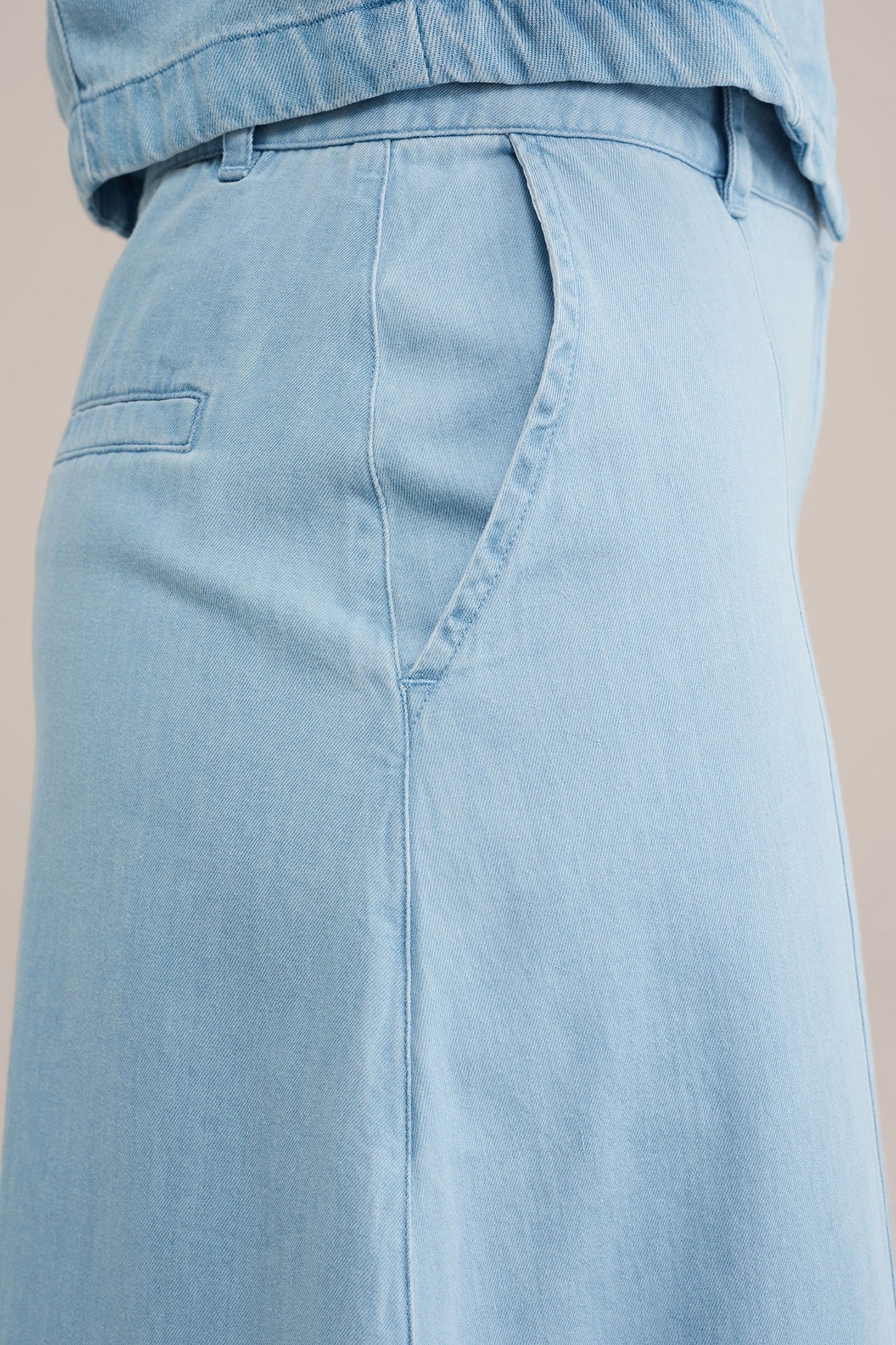 SKIRT MEDIUM LENGTH LIGHT BLUE 5