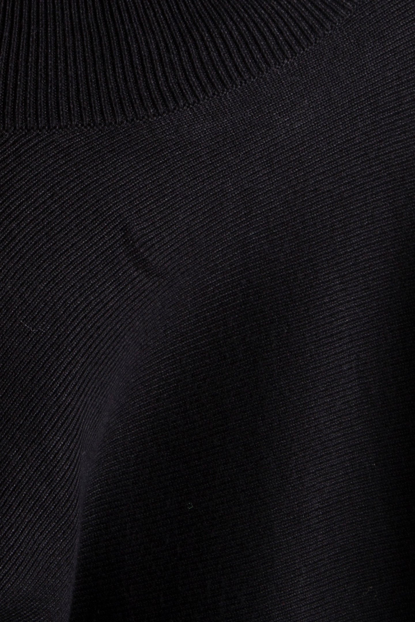 PULLOVER BLACK 4