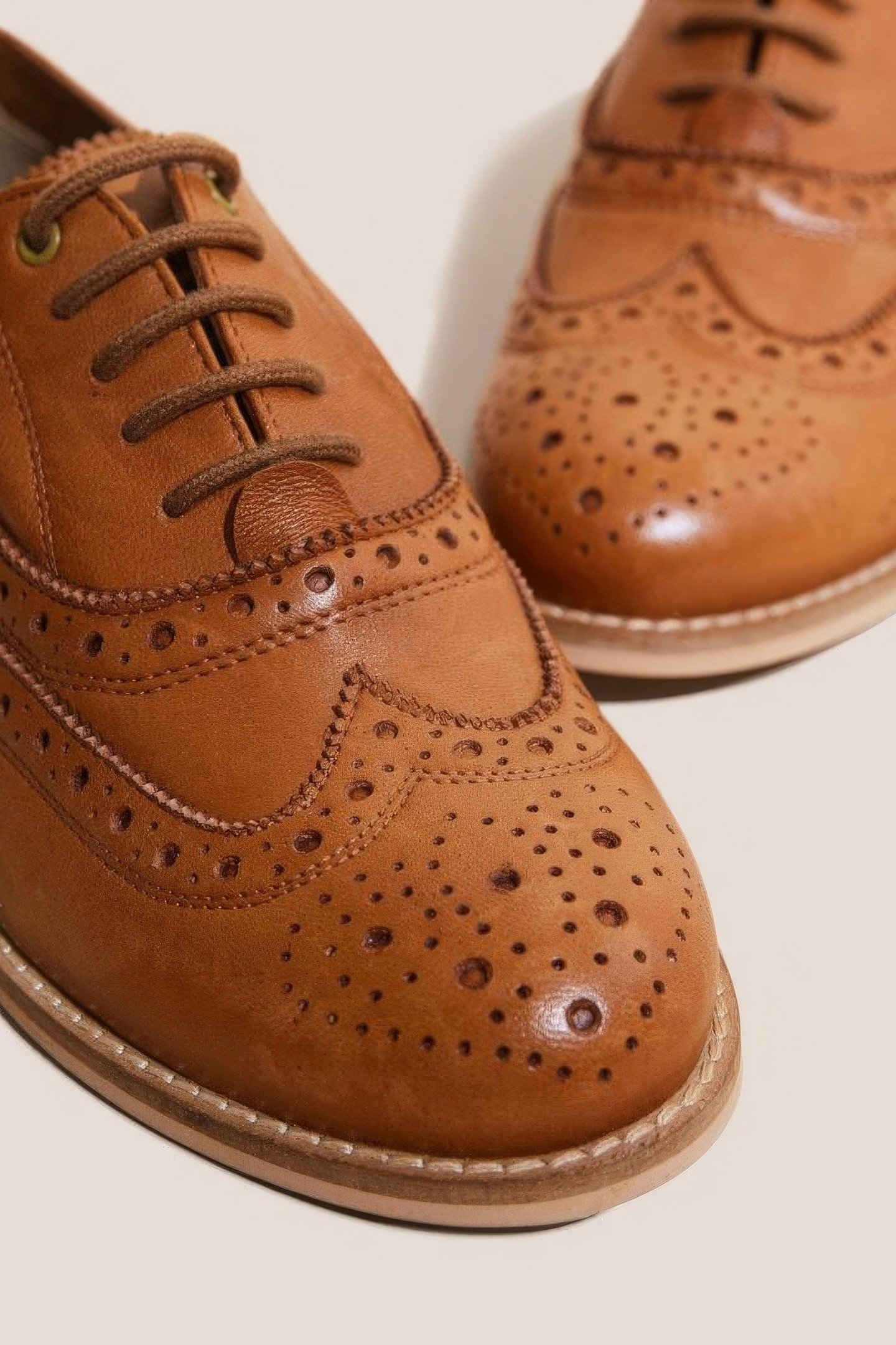 THISTLE LACE UP BROGUE MID TAN 3