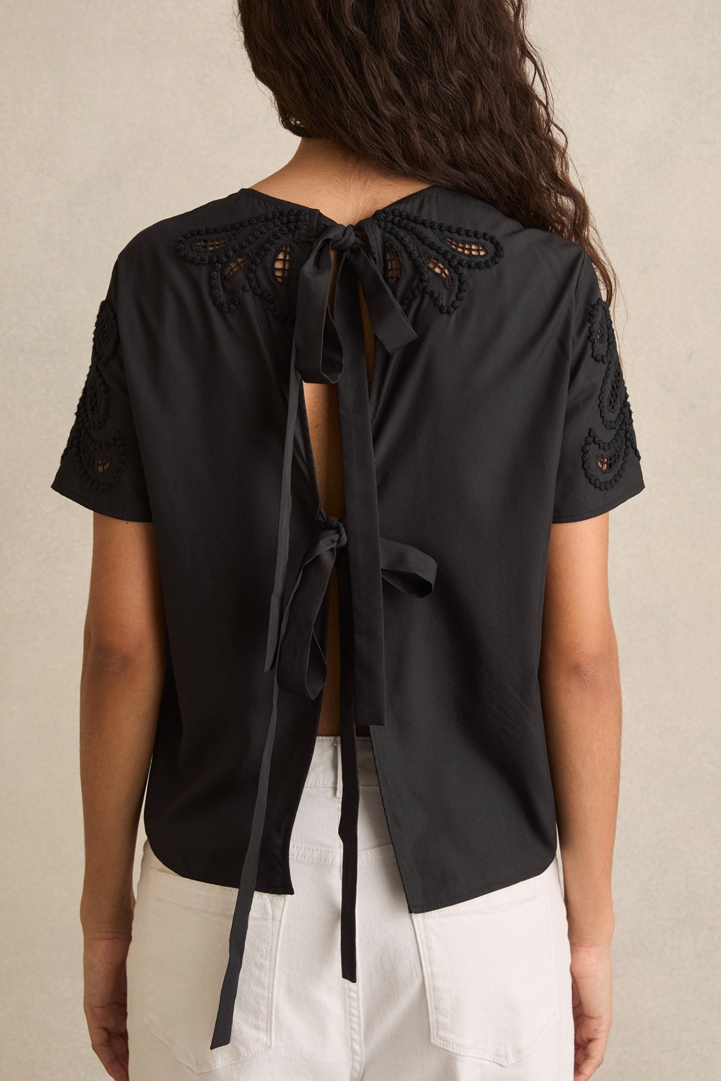 FLORAL CUT OUT TOP BLACK 2