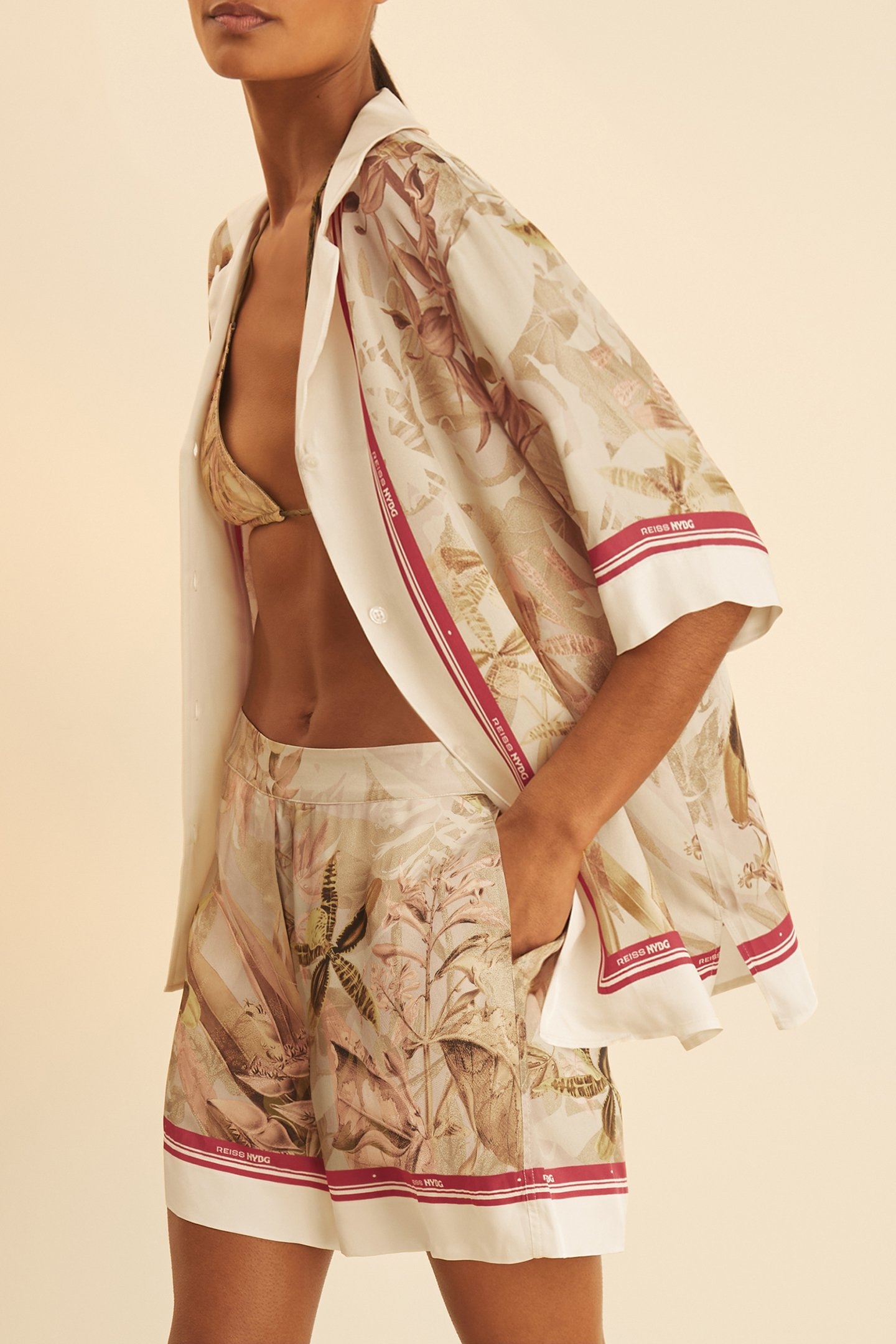 FLORAL STRIPE COORD SHORT LIGHT KHAKI 1