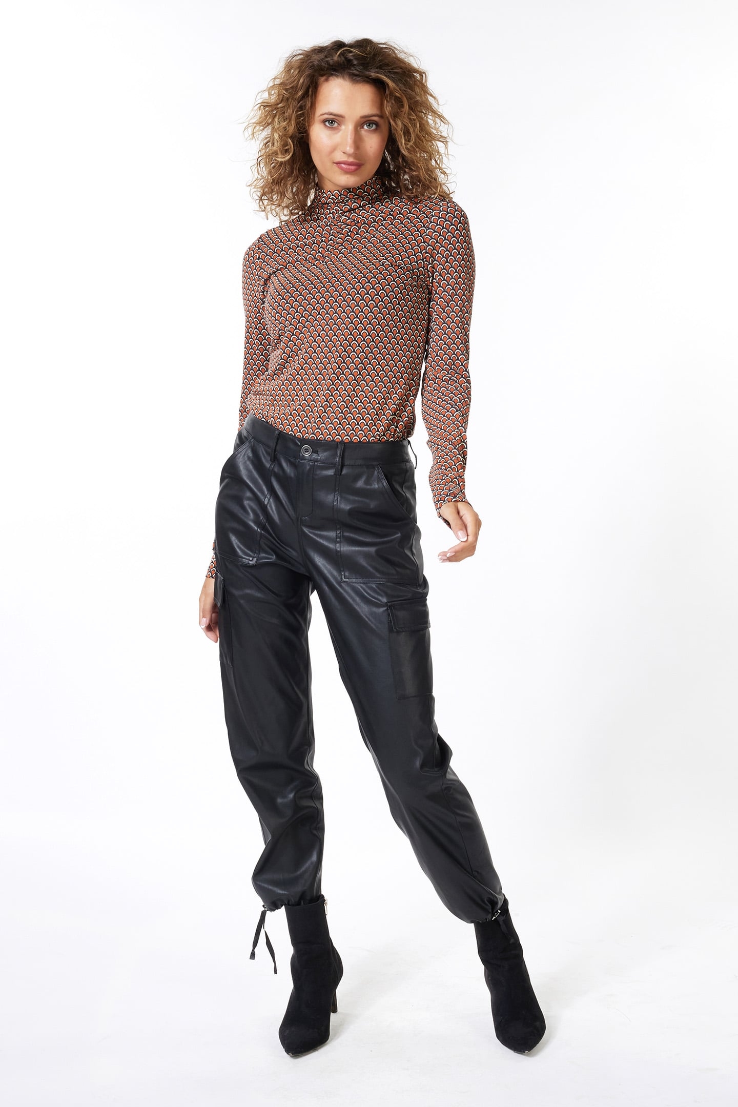 TOP SMOCKED NECKLINE SCALLOPED SJ PRINT 2