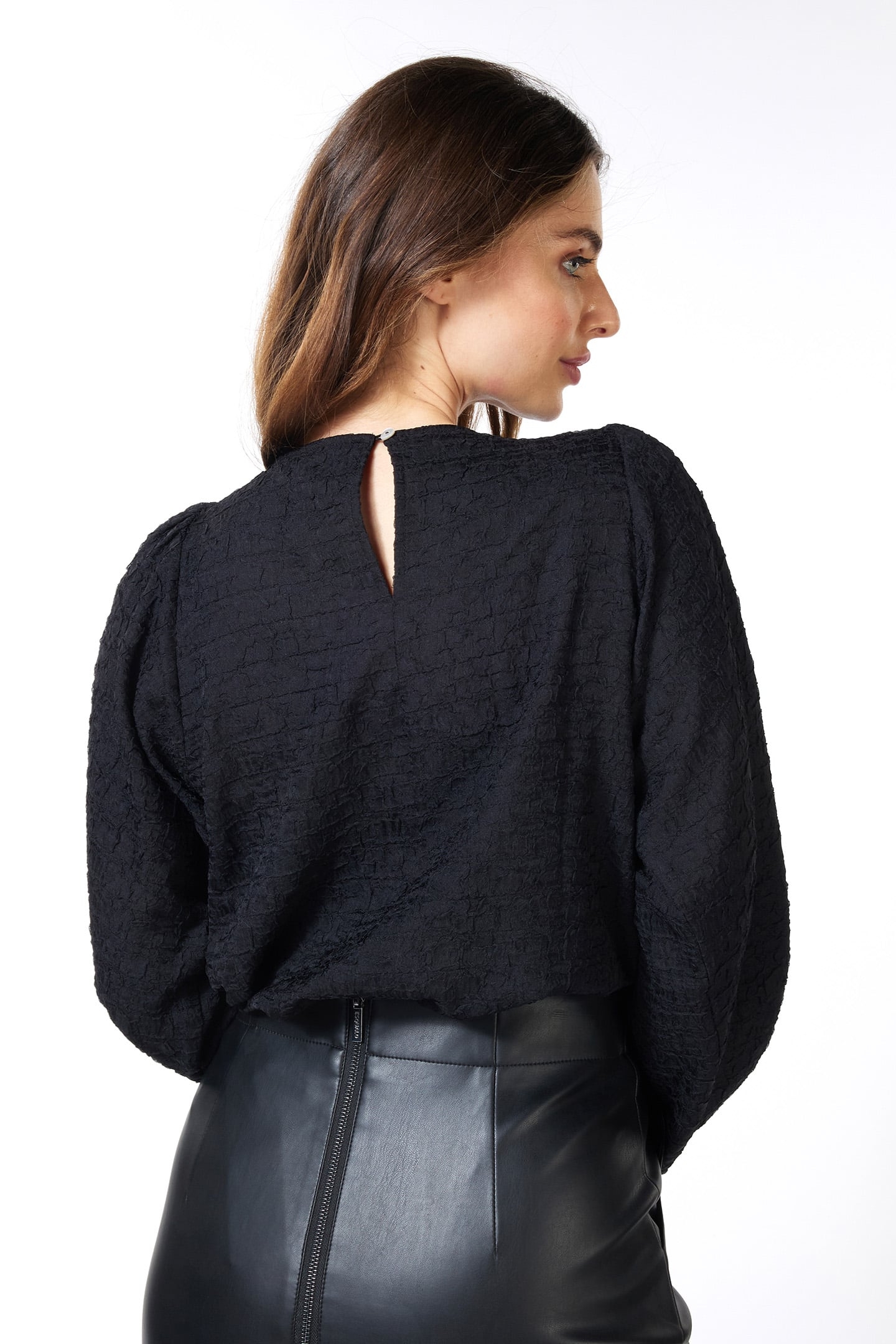 BLOUSE R-NECK BLACK 4