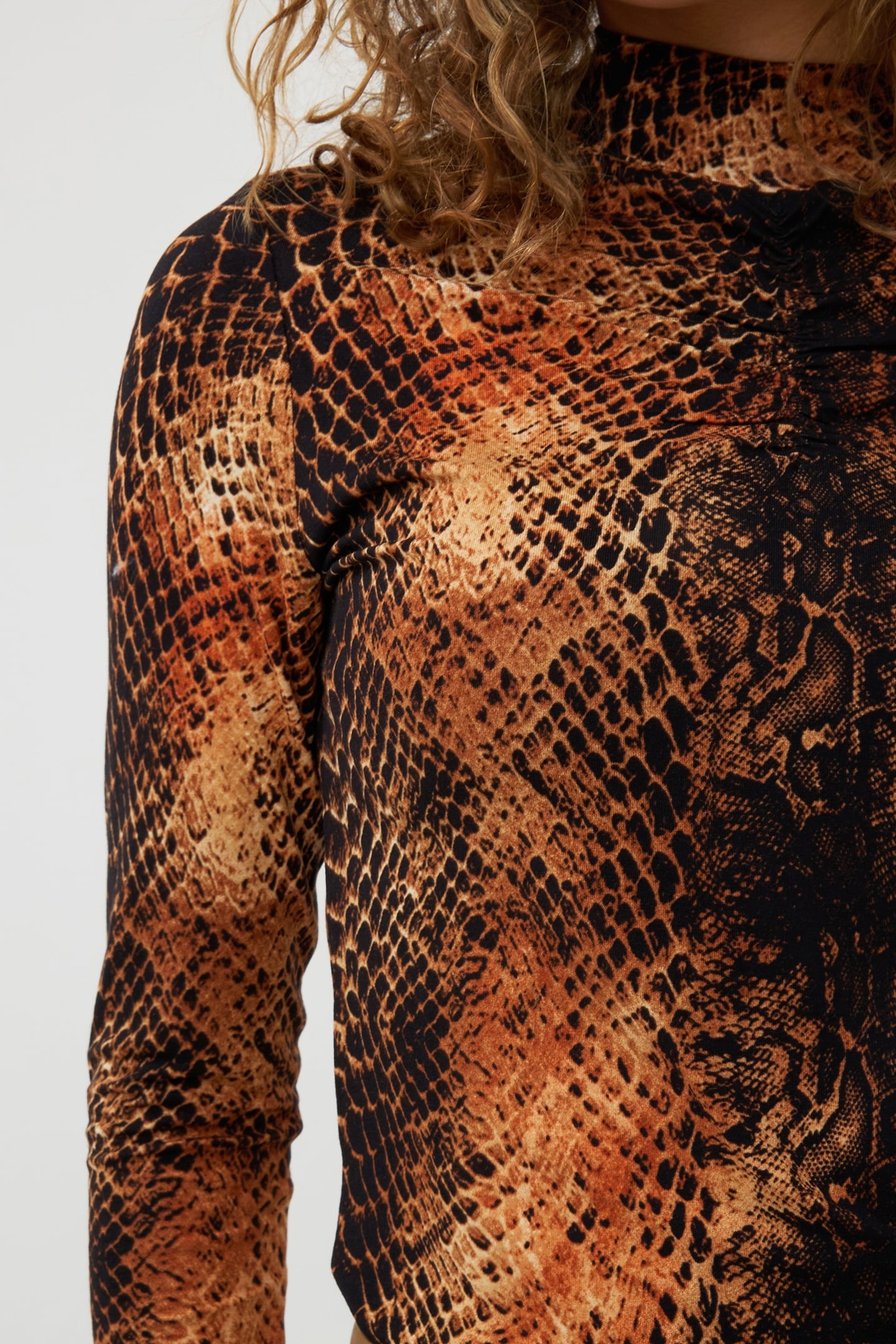 TOP GATHERING SNEAKY EVE PRINT 6