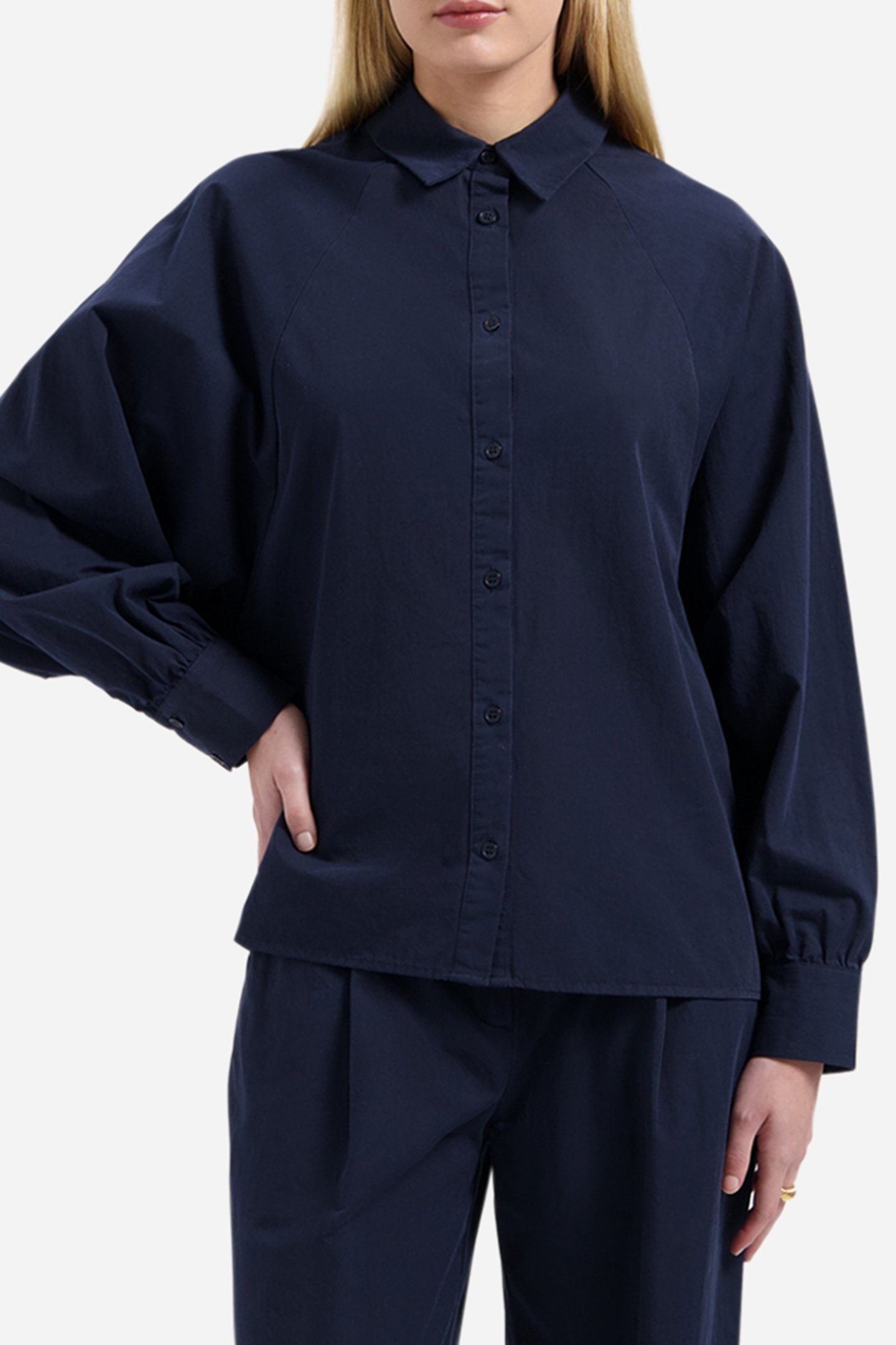 NOUS SOMMES LABELS – CARA BLOUSE NAVY 3