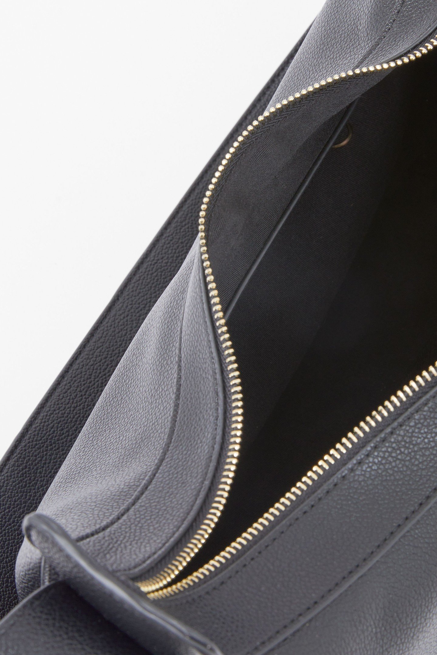 LARGE CROSS BODY BAG BLACK 3