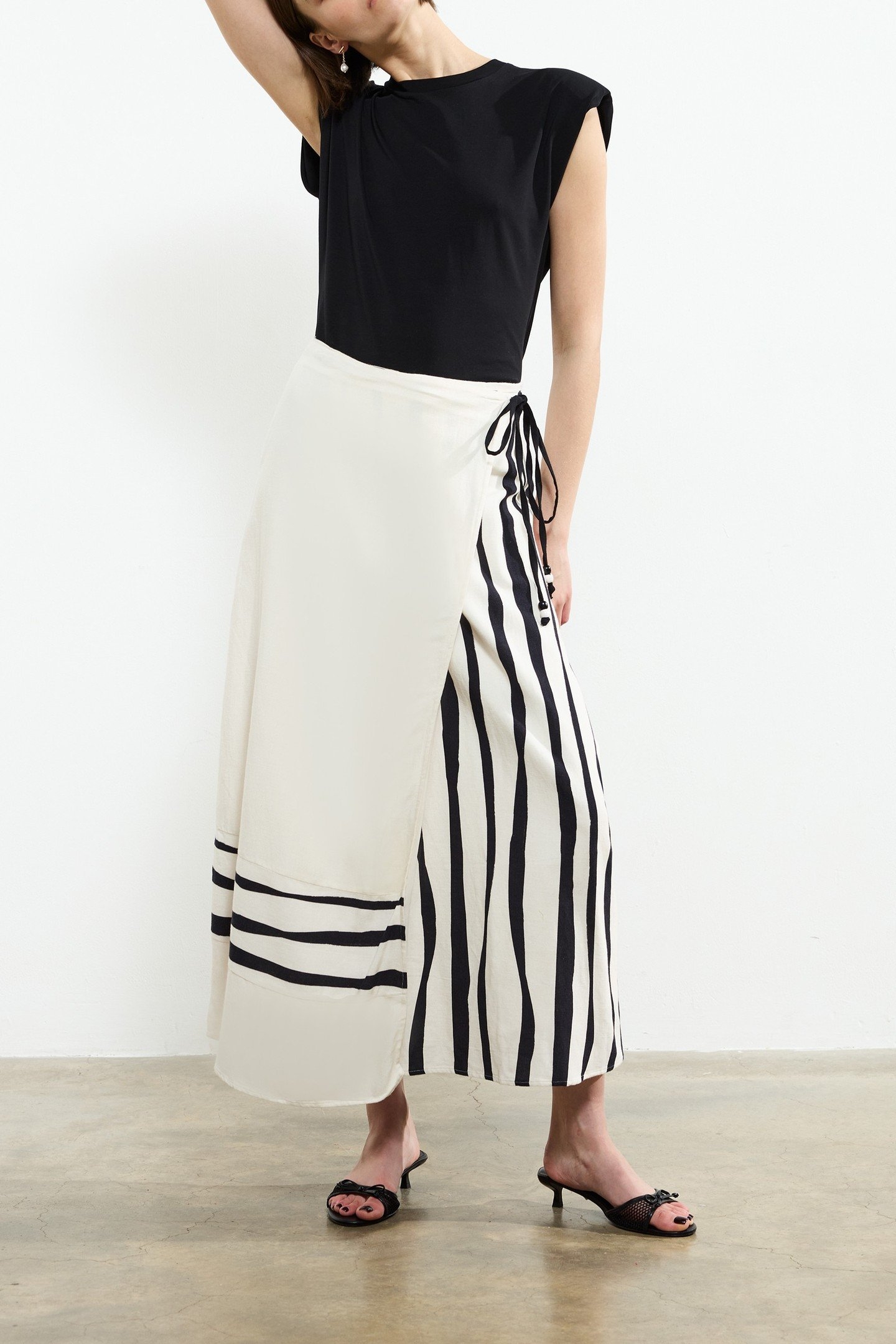 GENEVIEVE ARIETTE LINEN SKIRT WHITE/BLACK 1