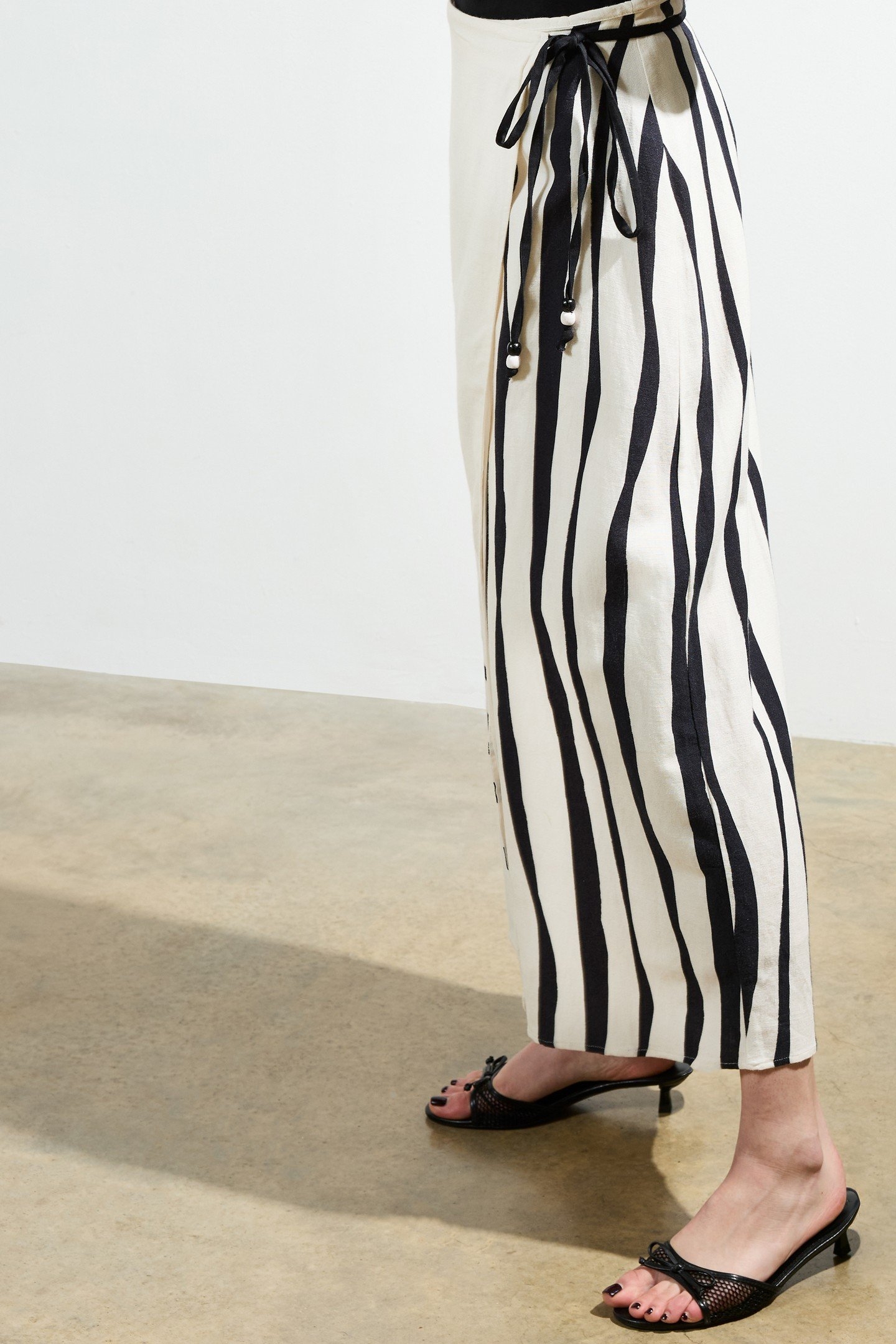 GENEVIEVE ARIETTE LINEN SKIRT WHITE/BLACK 2