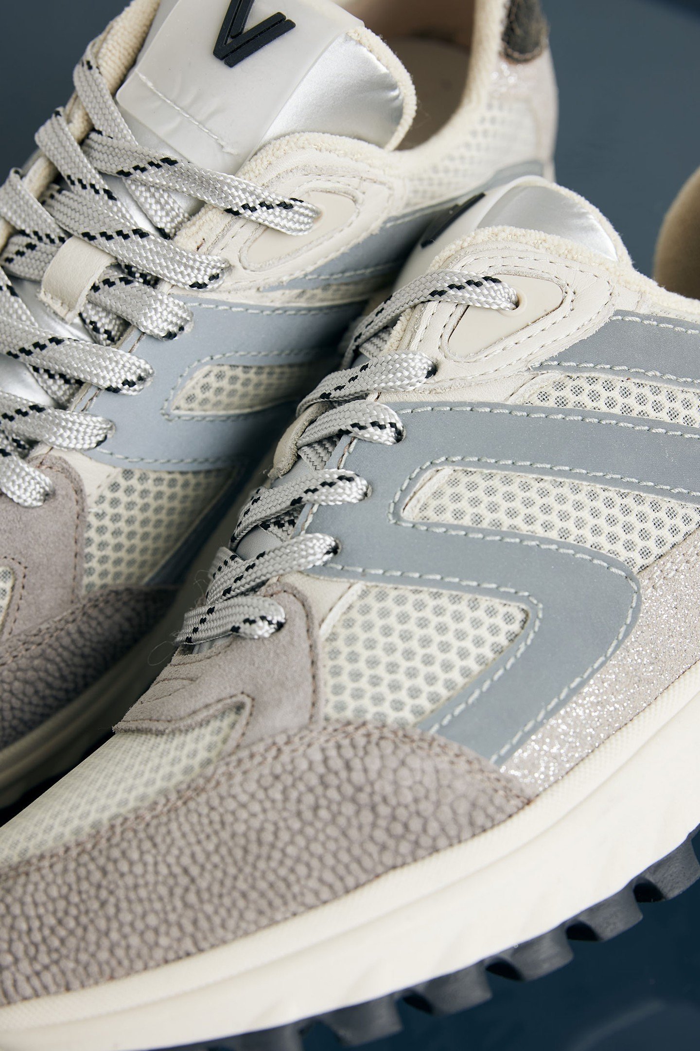 DANAE BAILEE SNEAKERS GRAY 2