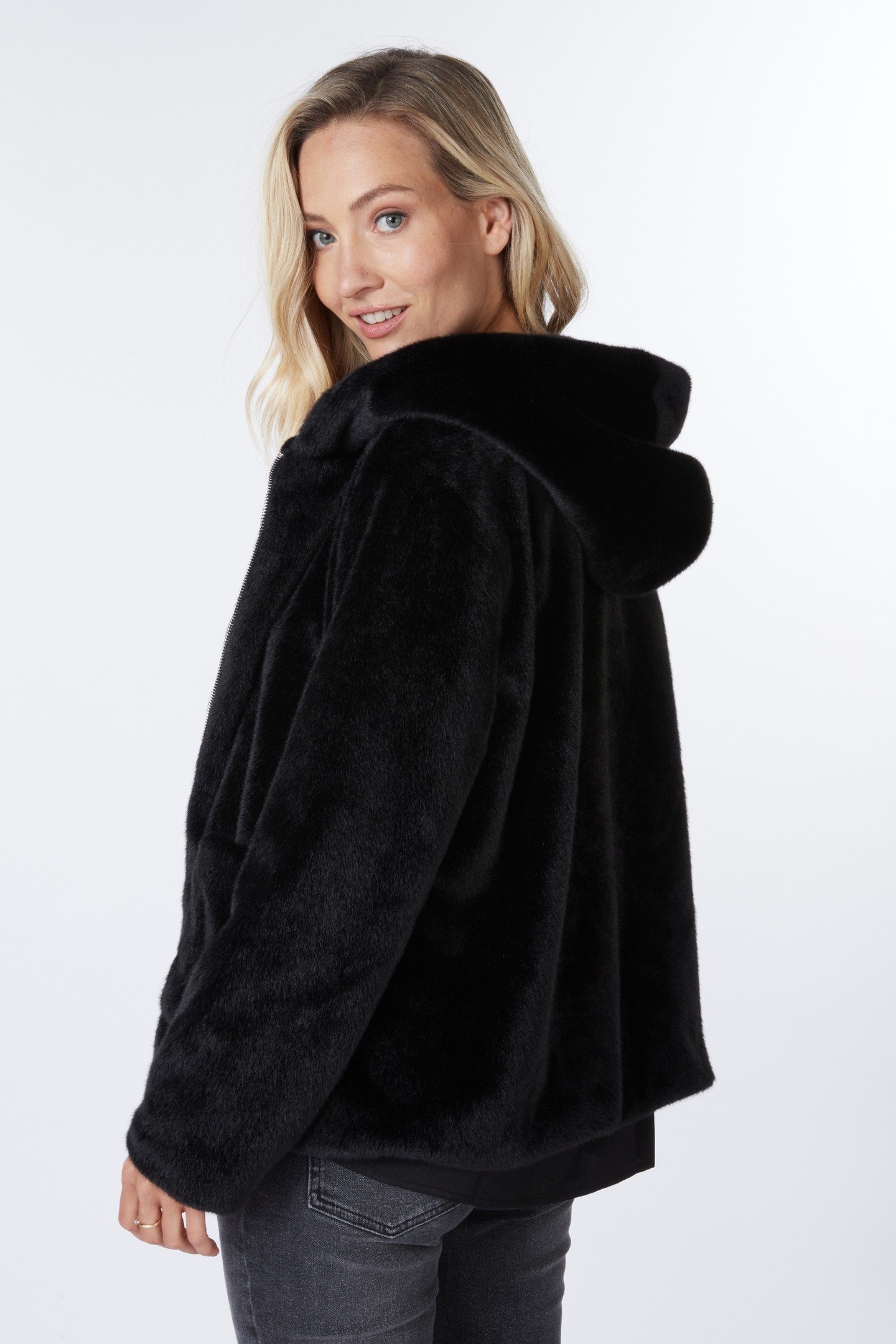 COAT SHORT HOOD FAKE FUR BLACK 3