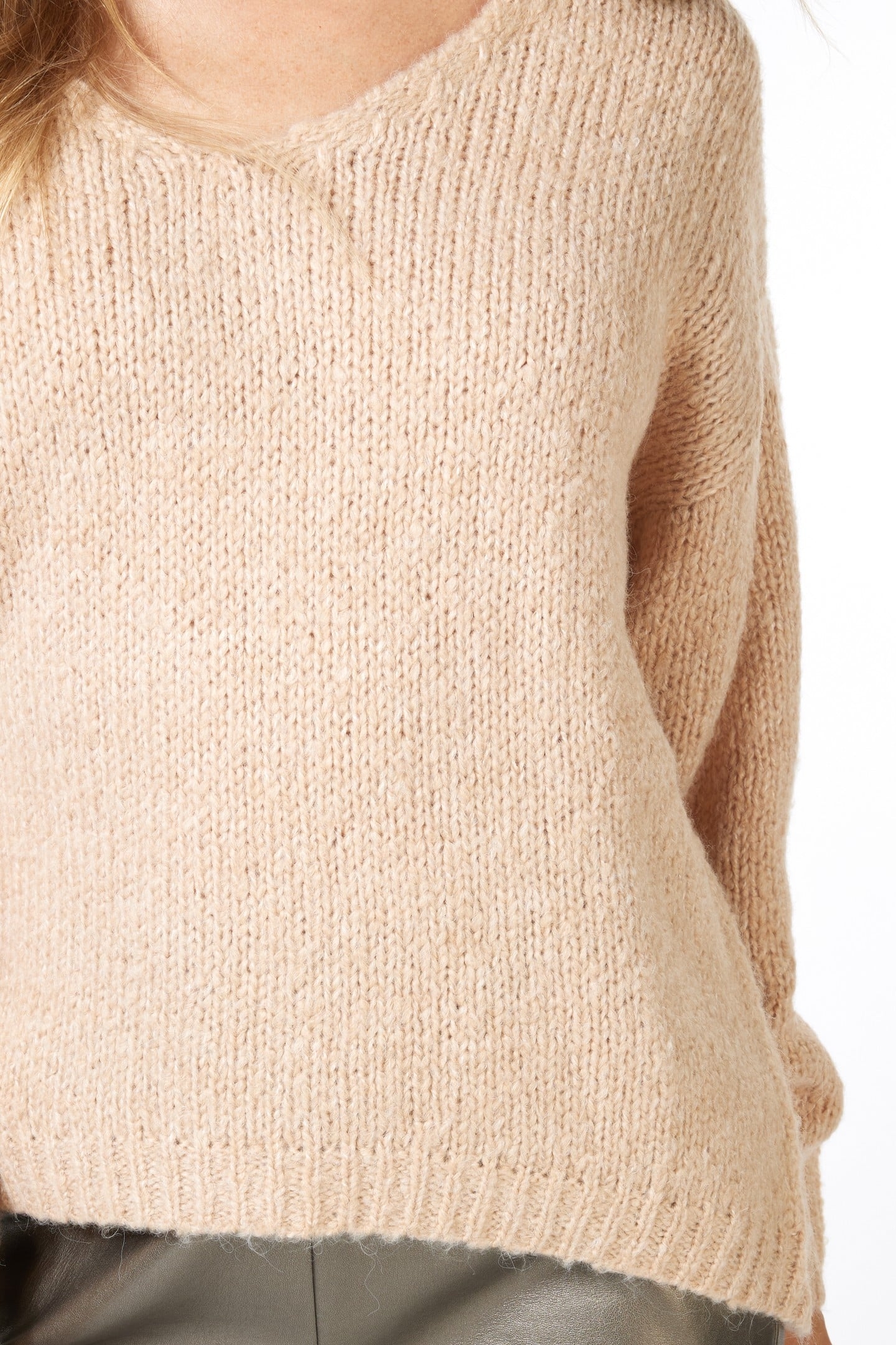 SWEATER CHUNKY V-NECK CAMEL 8