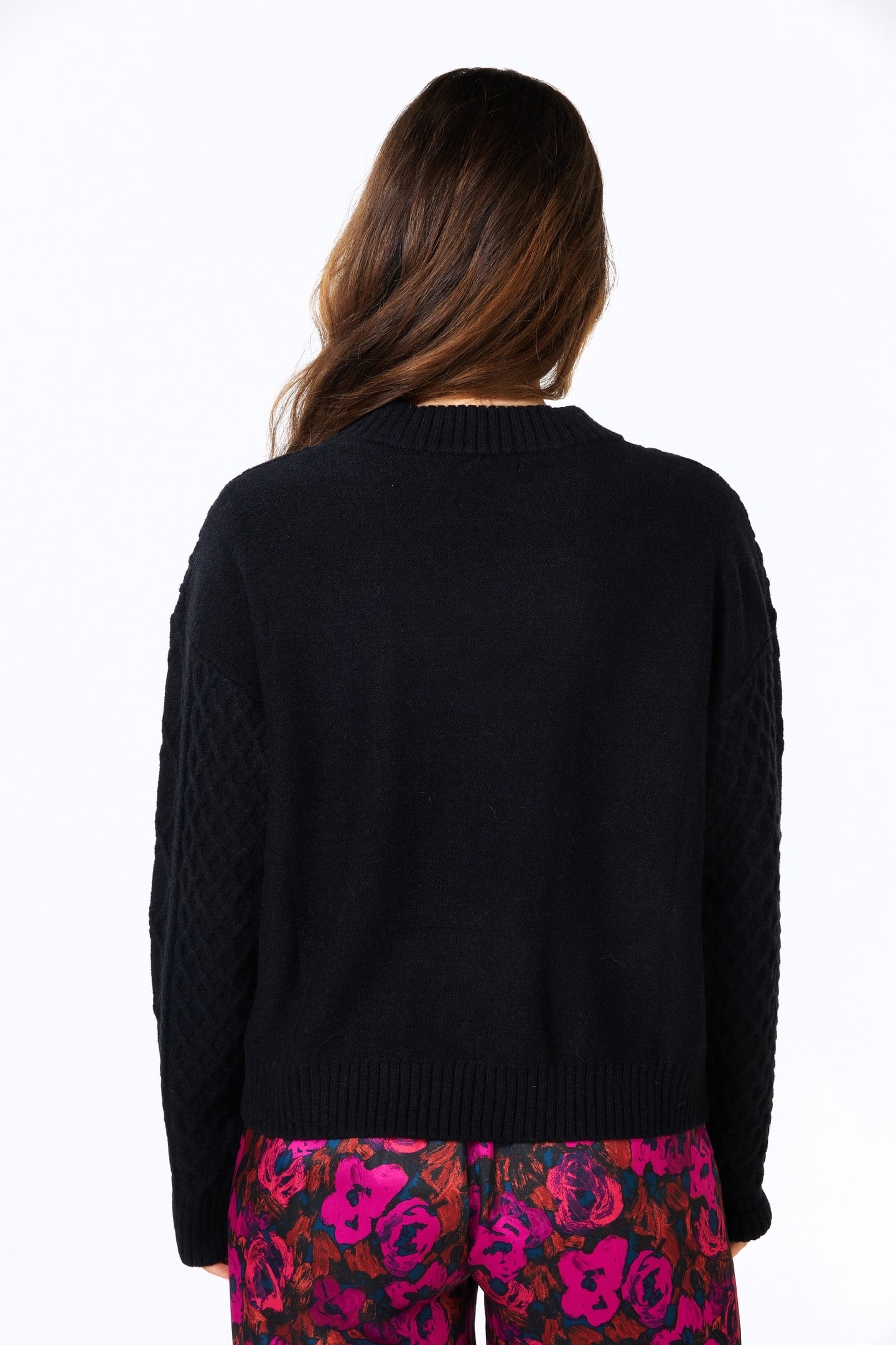 SWEATER CABLE SHORT BLACK 4