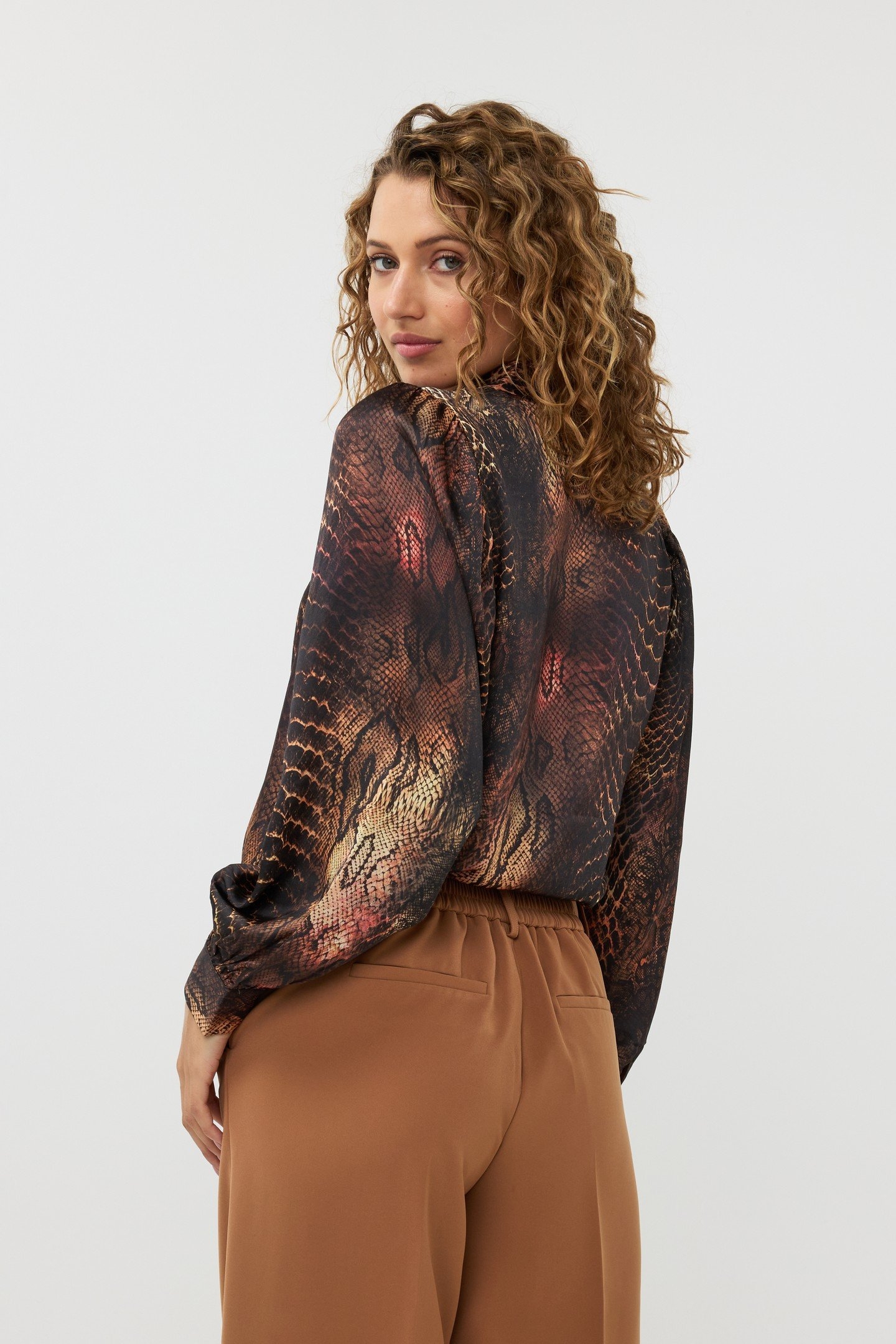 BLOUSE BASIC SNEAKY EVE PRINT 3